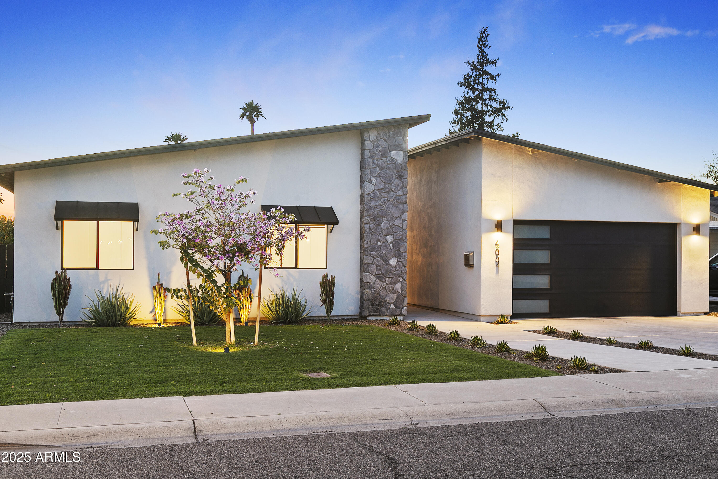4002 N 33RD Place