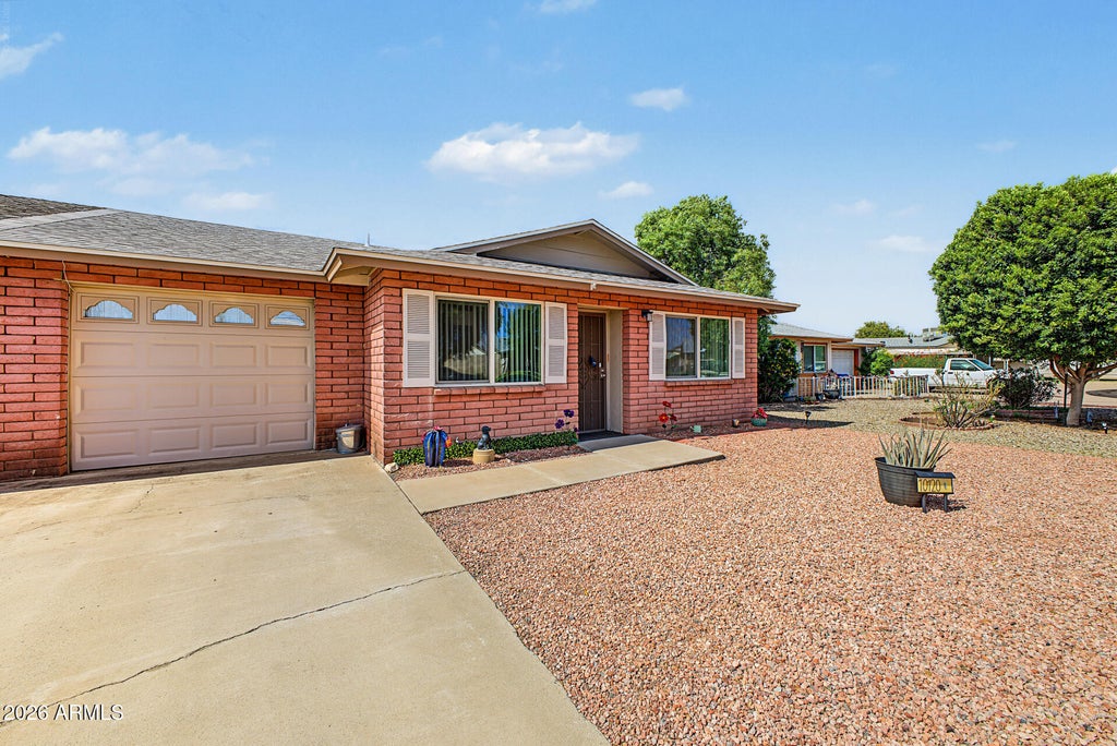 Photo of 10120 N 96th Drive #B, Peoria, AZ 85345 (MLS # 7094298)