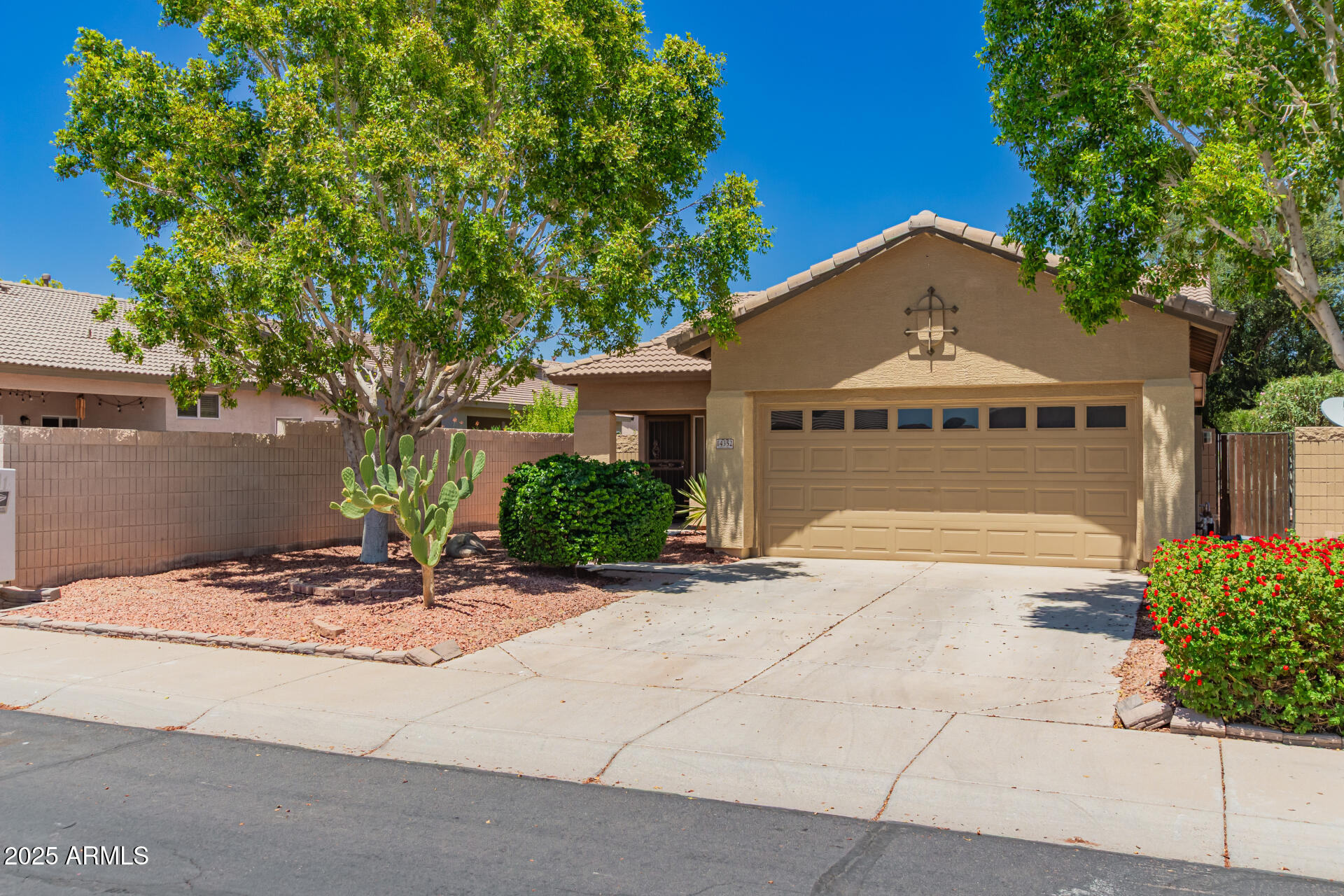 14352 W MITCHELL Drive