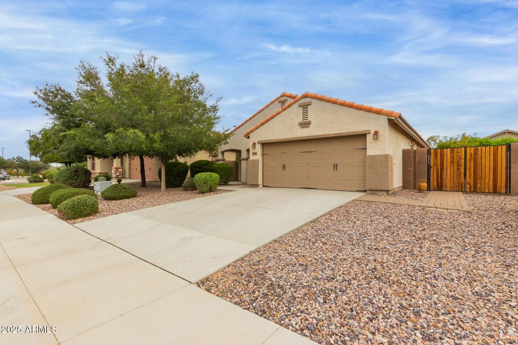 Photo of 2215 E Everglade Lane, Gilbert, AZ 85298 (MLS # 6932687)
