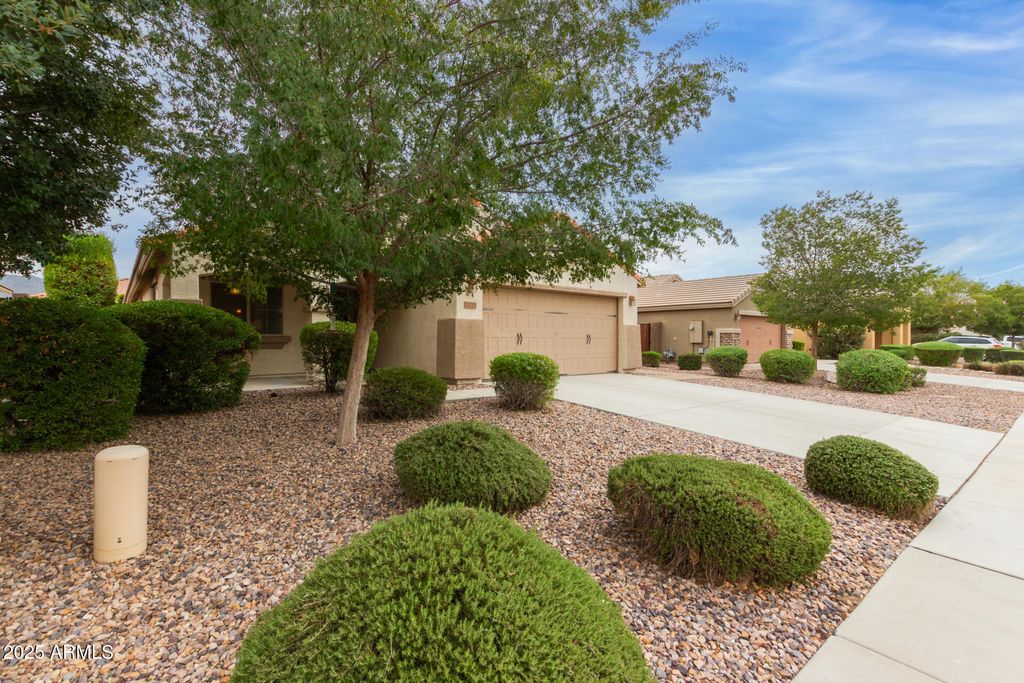 Photo of 2215 E Everglade Lane, Gilbert, AZ 85298 (MLS # 6932687)