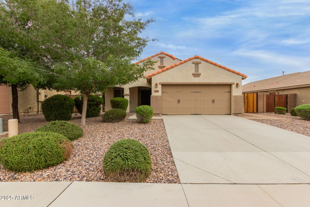 Photo of 2215 E Everglade Lane, Gilbert, AZ 85298 (MLS # 6932687)