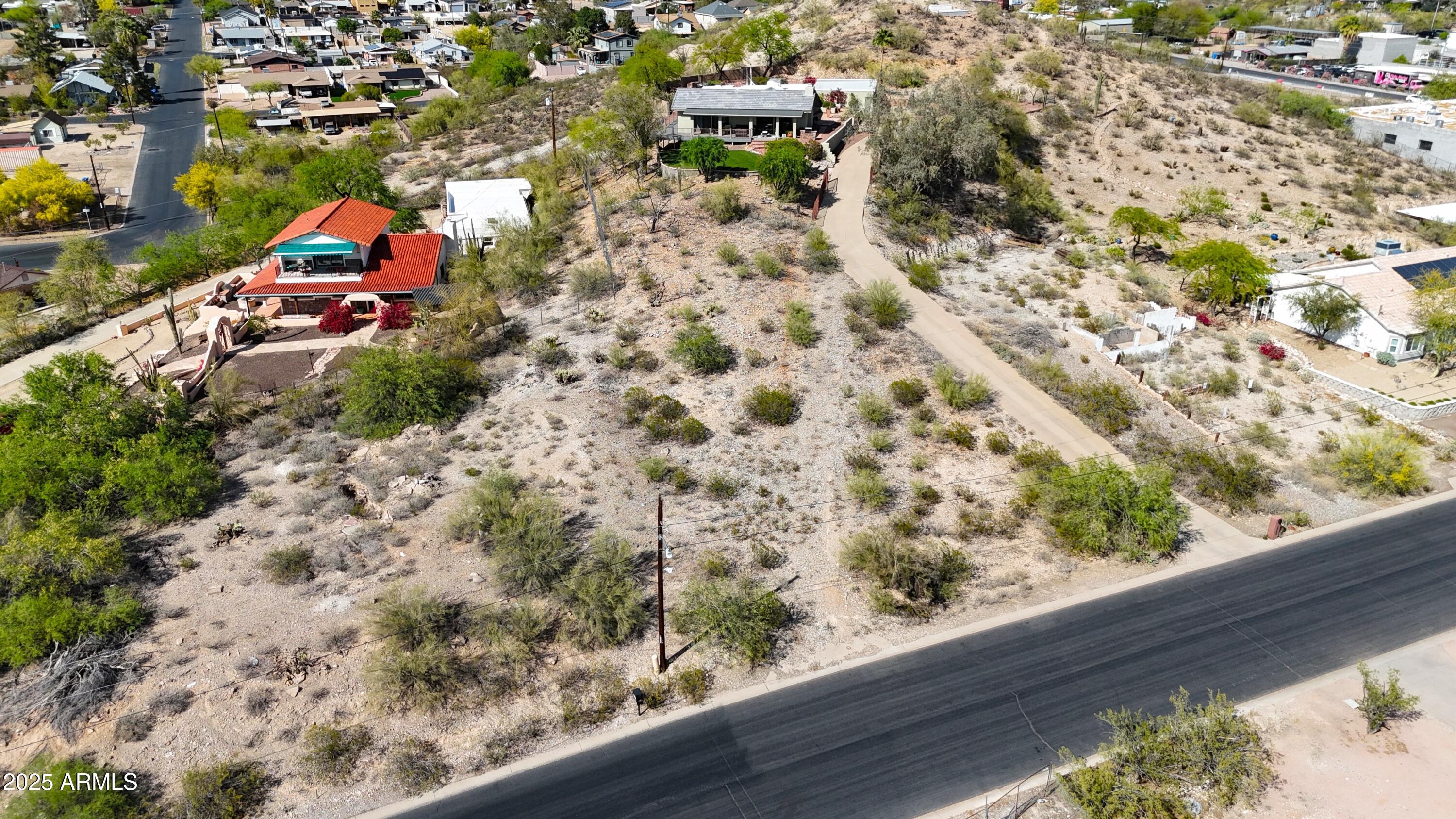 1518 E YUCCA Street -