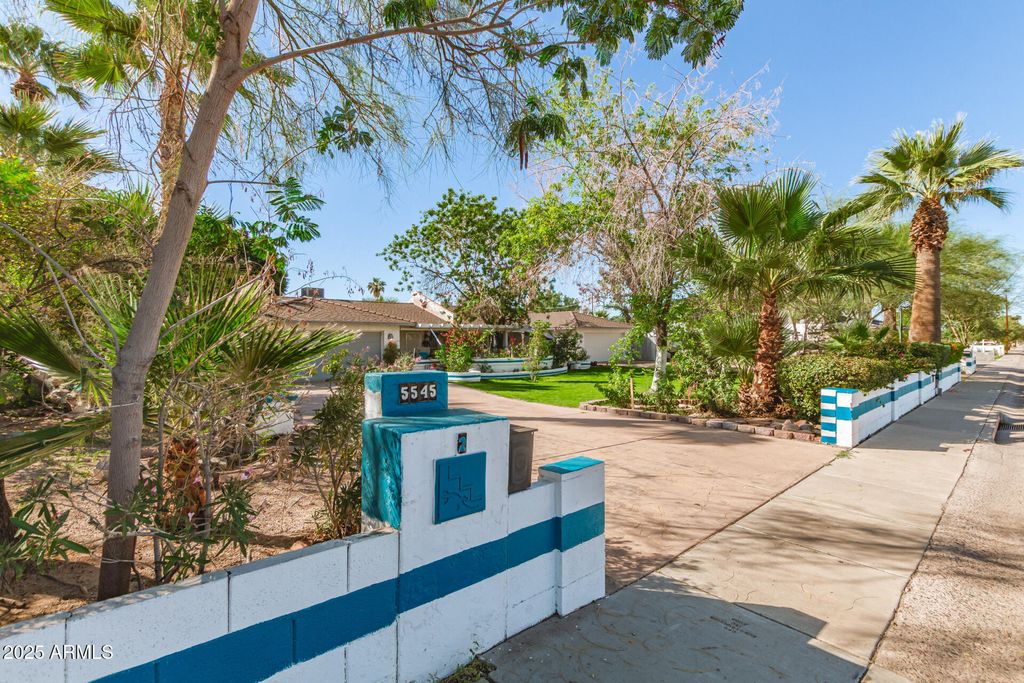 Photo of 5545 E Earll Drive, Phoenix, AZ 85018 (MLS # 7029664)