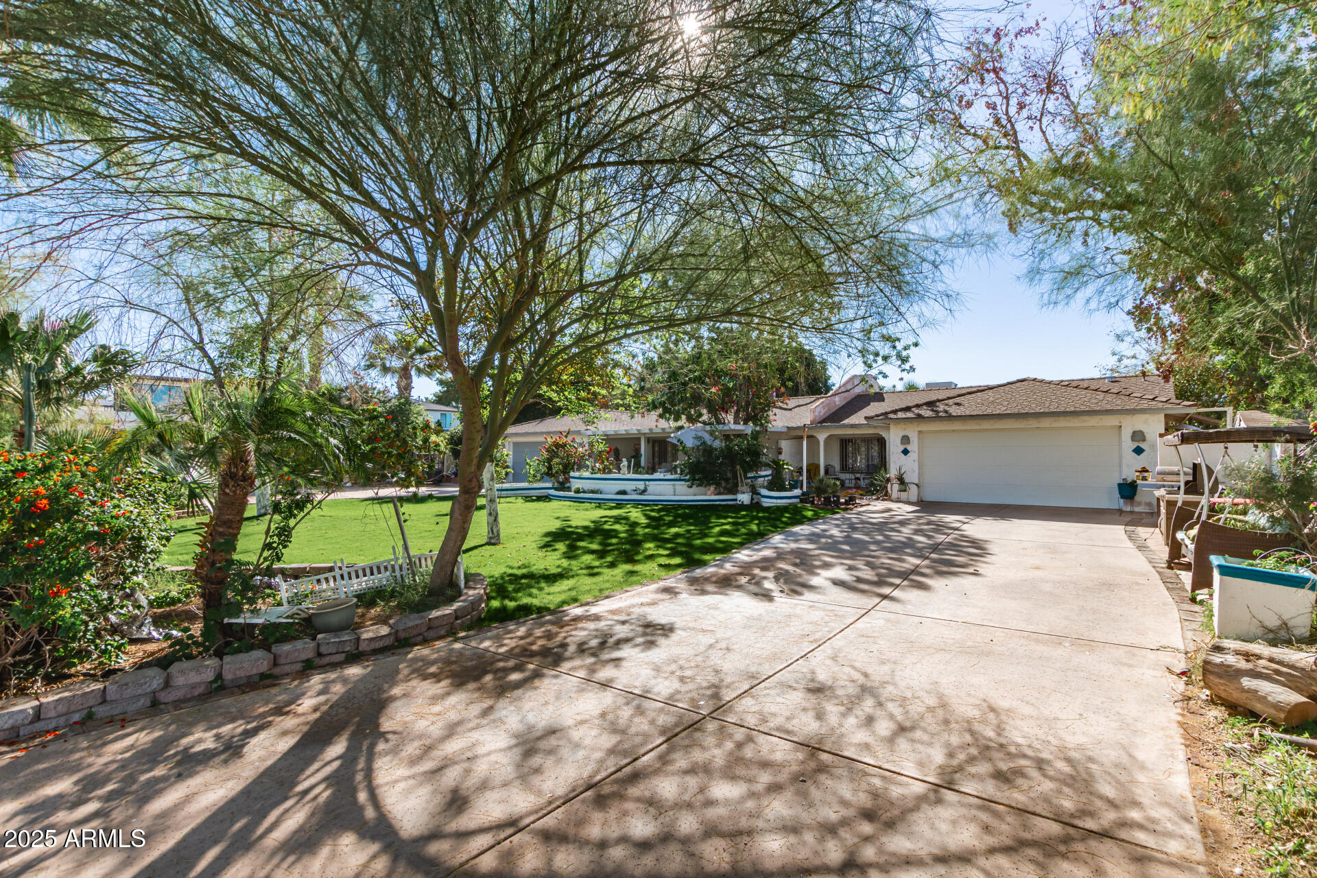 5545 E EARLL Drive