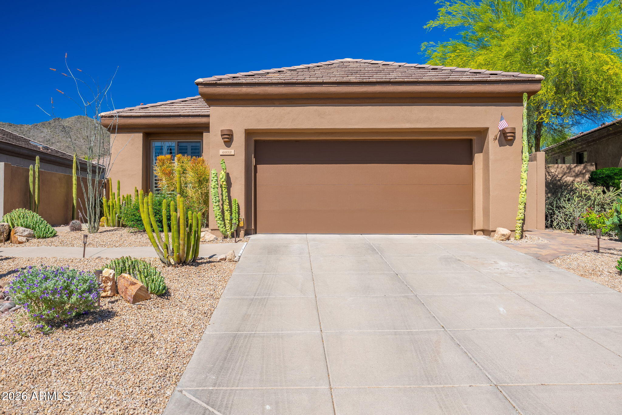 6852 E WHISPERING MESQUITE Trail