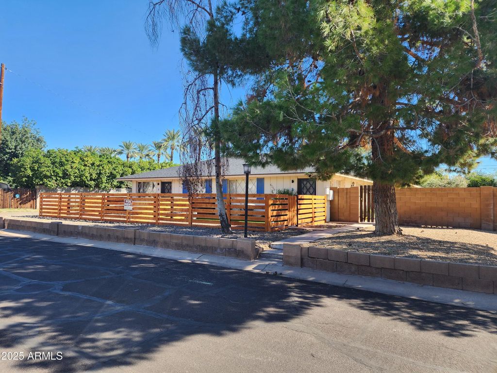 Photo of 6239 N 14th Street, Phoenix, AZ 85014 (MLS # 6937324)