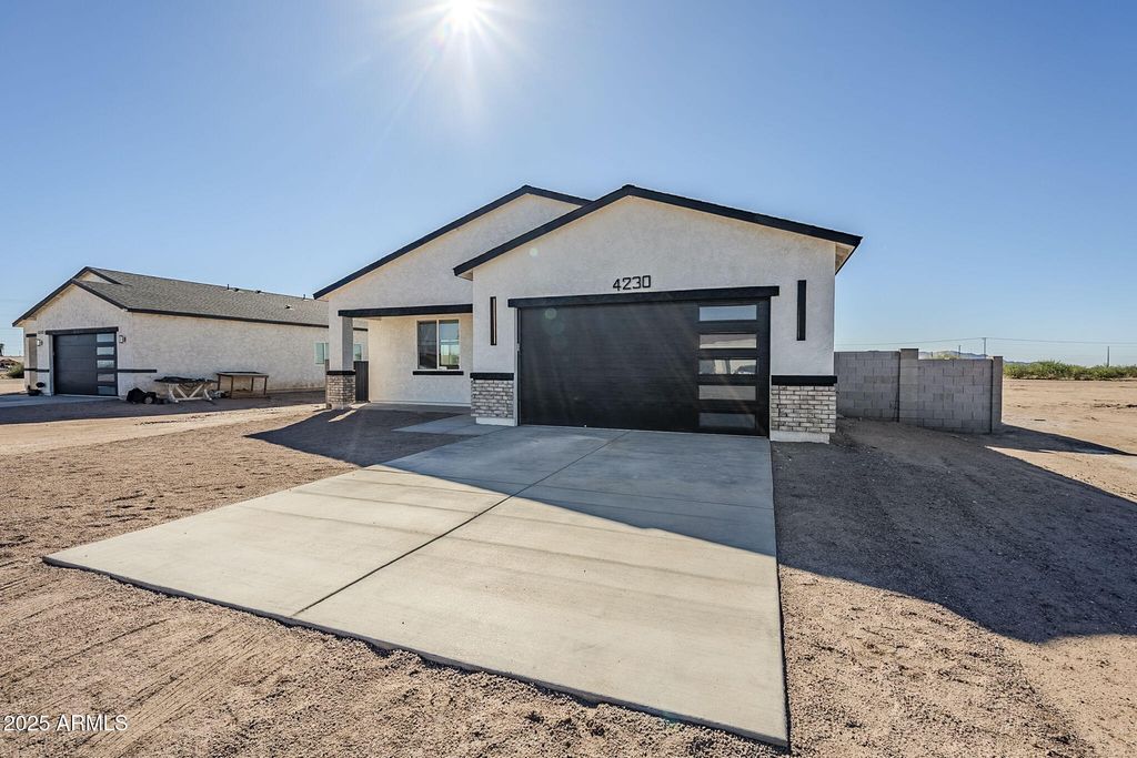 Photo of 4230 N Montezuma Drive, Eloy, AZ 85131 (MLS # 6928030)