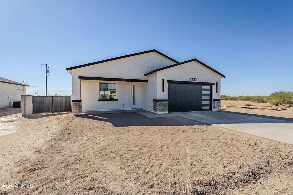 Photo of 4230 N Montezuma Drive, Eloy, AZ 85131 (MLS # 6928030)