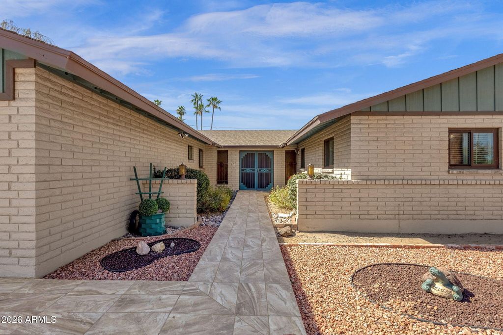 Photo of 709 E Royal Palm Road E, Phoenix, AZ 85020 (MLS # 7026171)