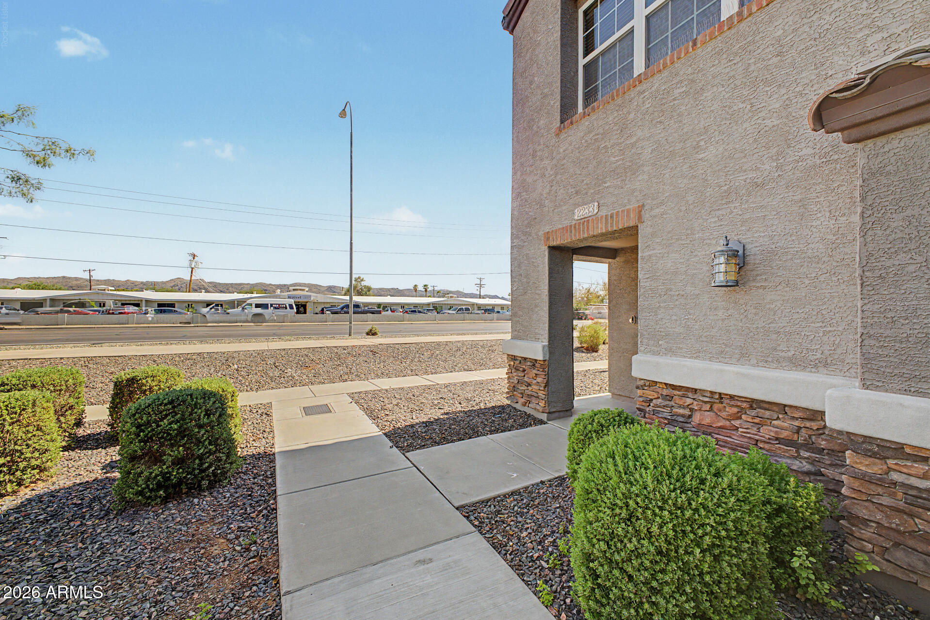 2233 E HUNTINGTON Drive