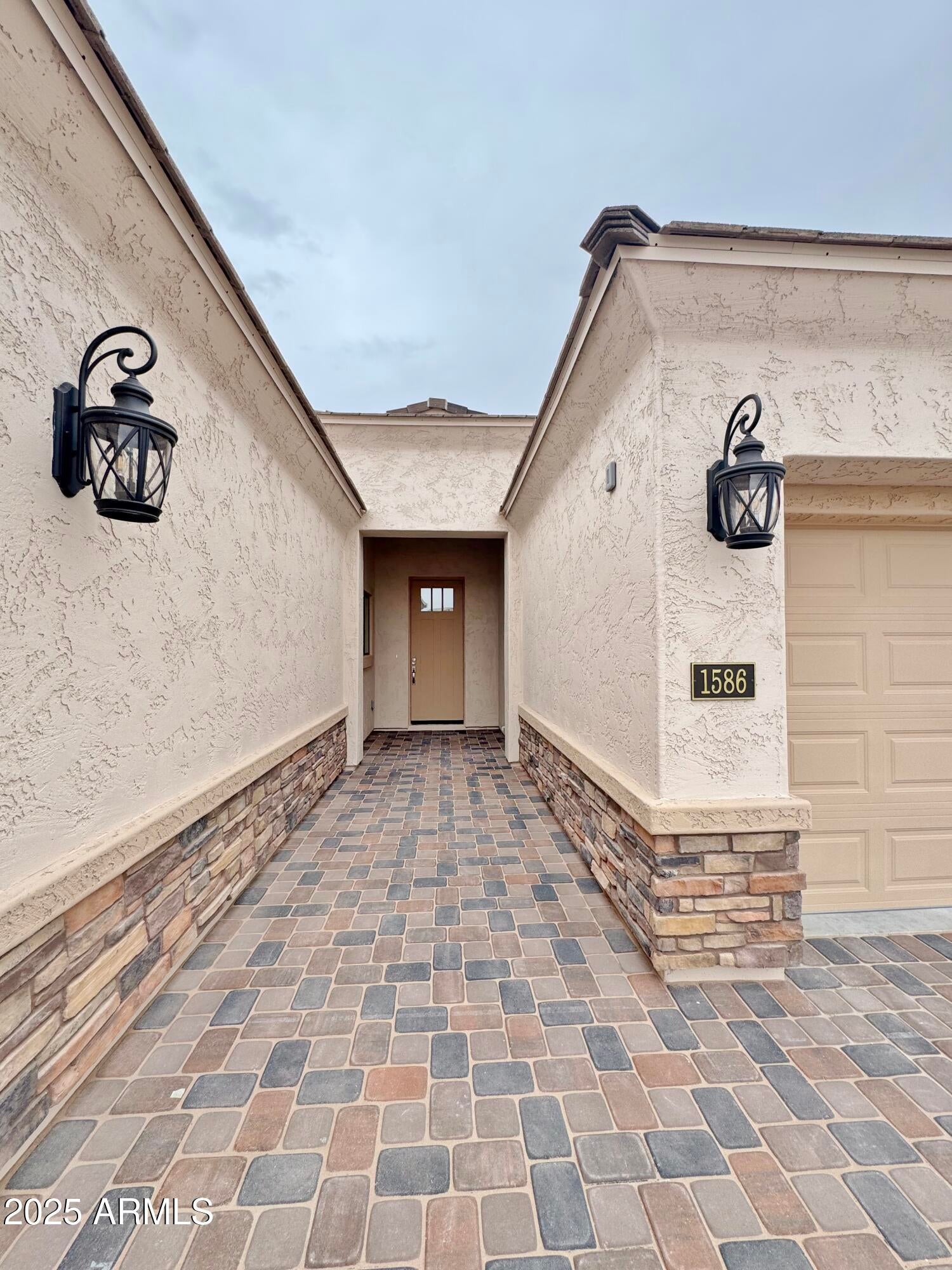 1567 N HIMOSA Drive