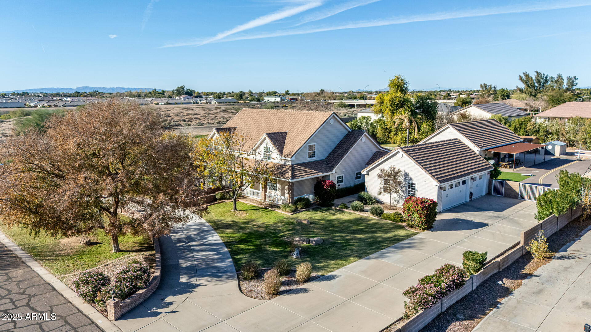 2552 E RIDGEWOOD Lane