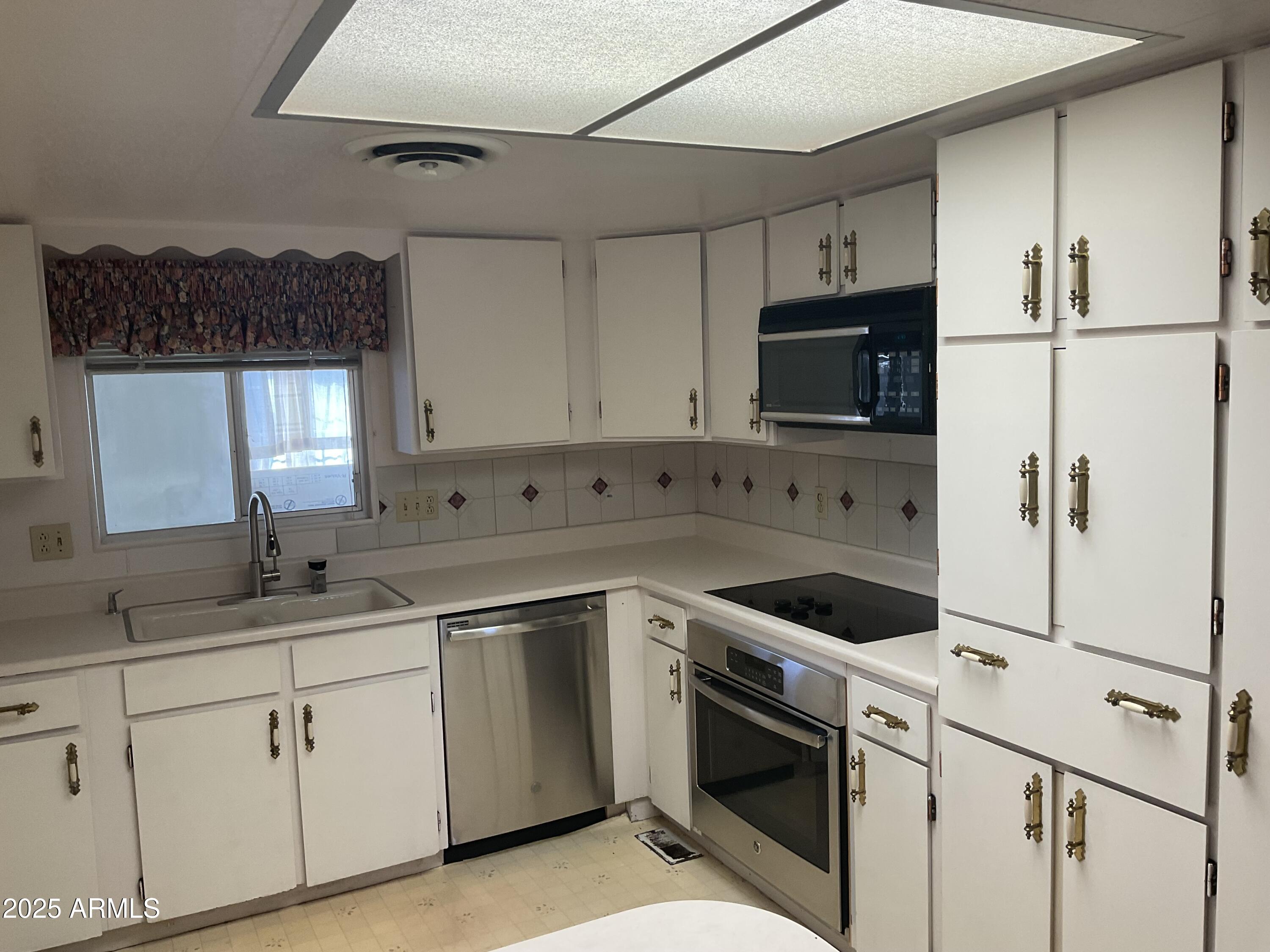 120 N VAL VISTA Drive 196