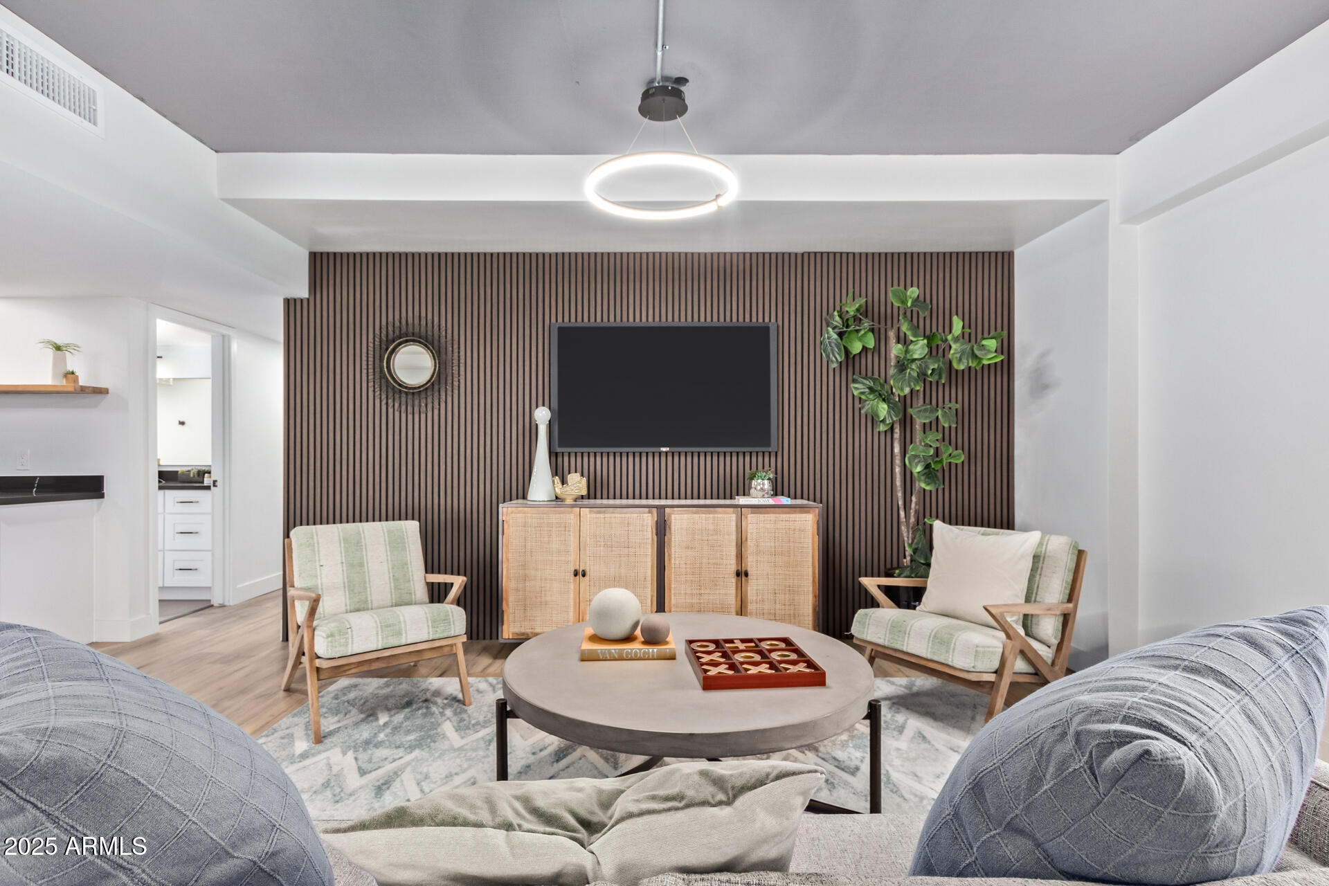 351 E THOMAS Road D208