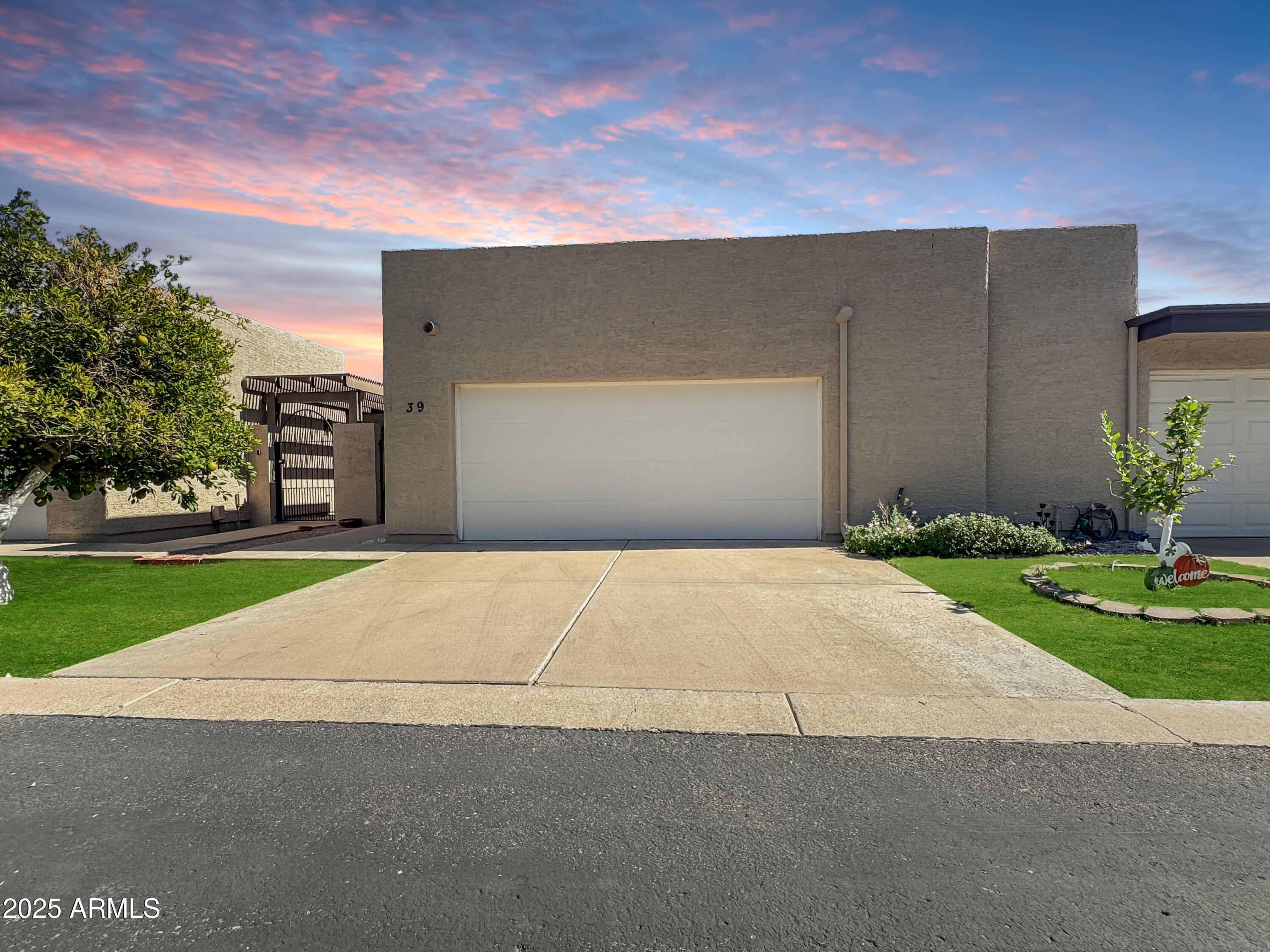 3345 E UNIVERSITY Drive 39