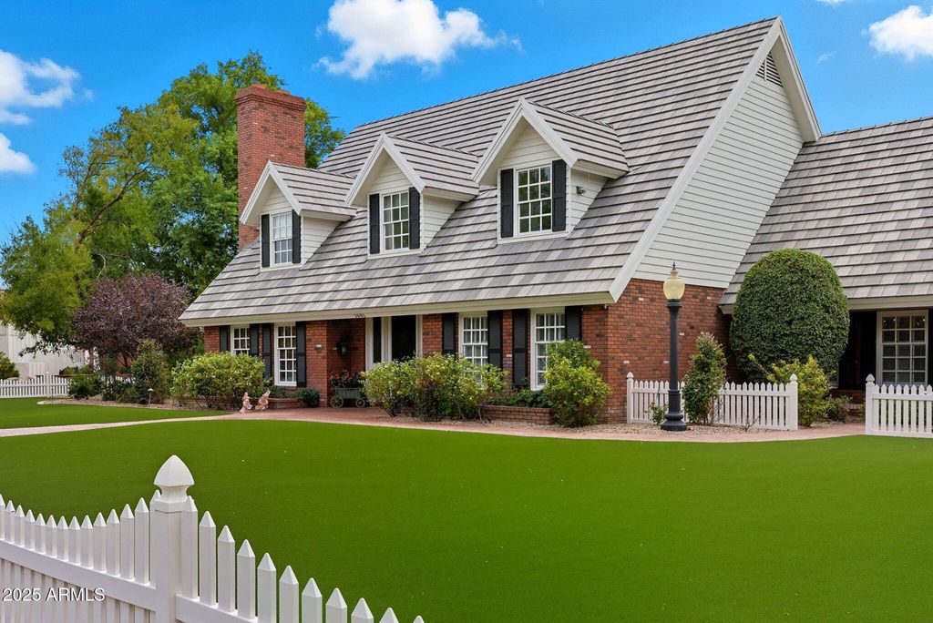 Photo of 1001 E Caroline Lane, Tempe, AZ 85284 (MLS # 6926771)