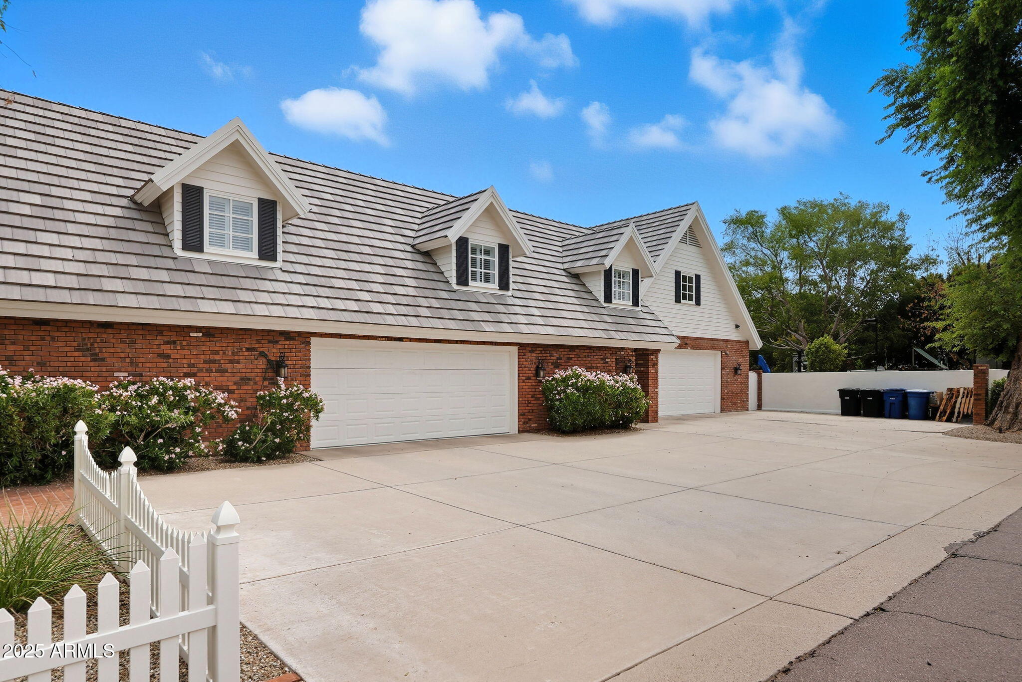 1001 E CAROLINE Lane