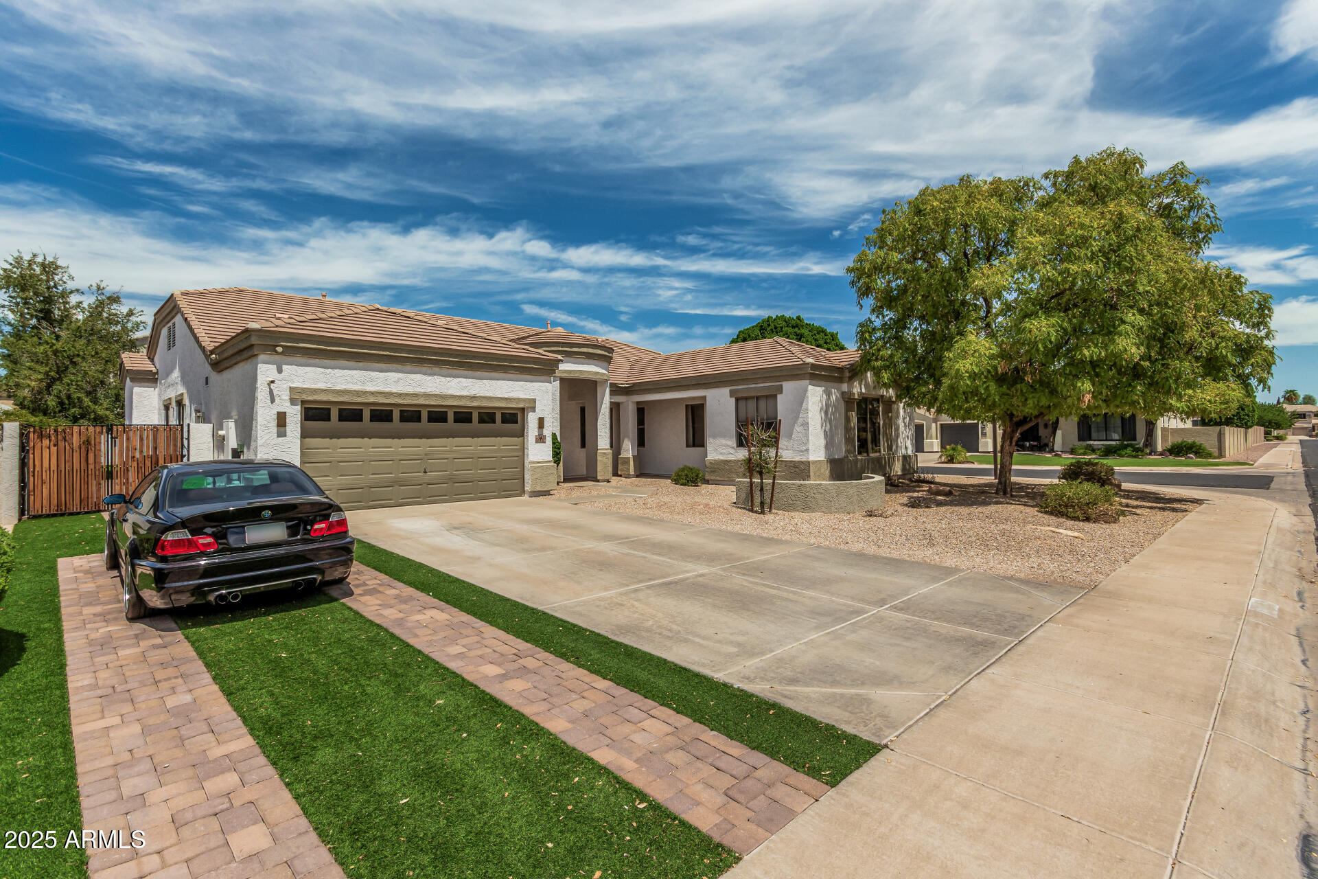3000 E PARKVIEW Drive