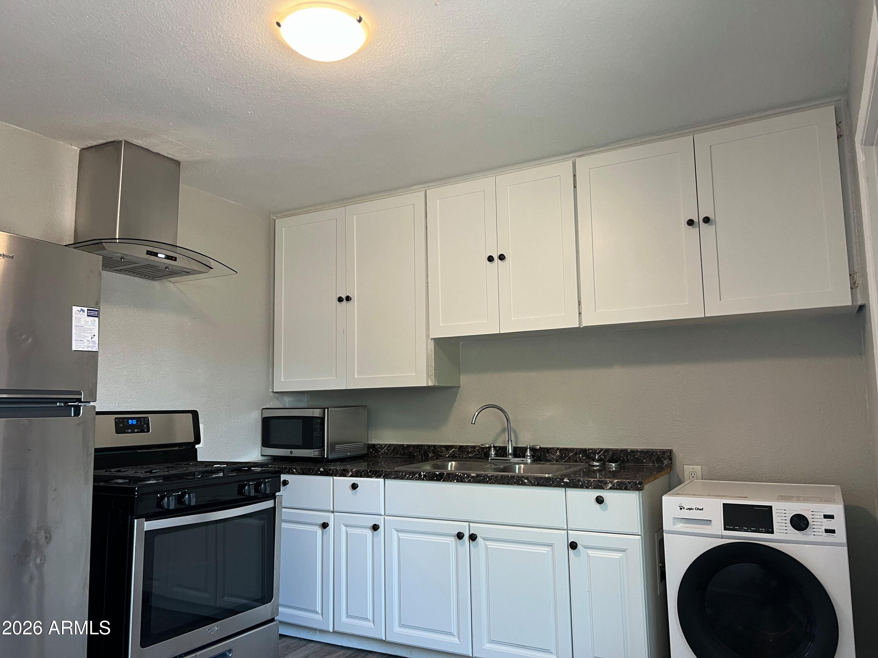 2726 E Willetta Street Apt 2