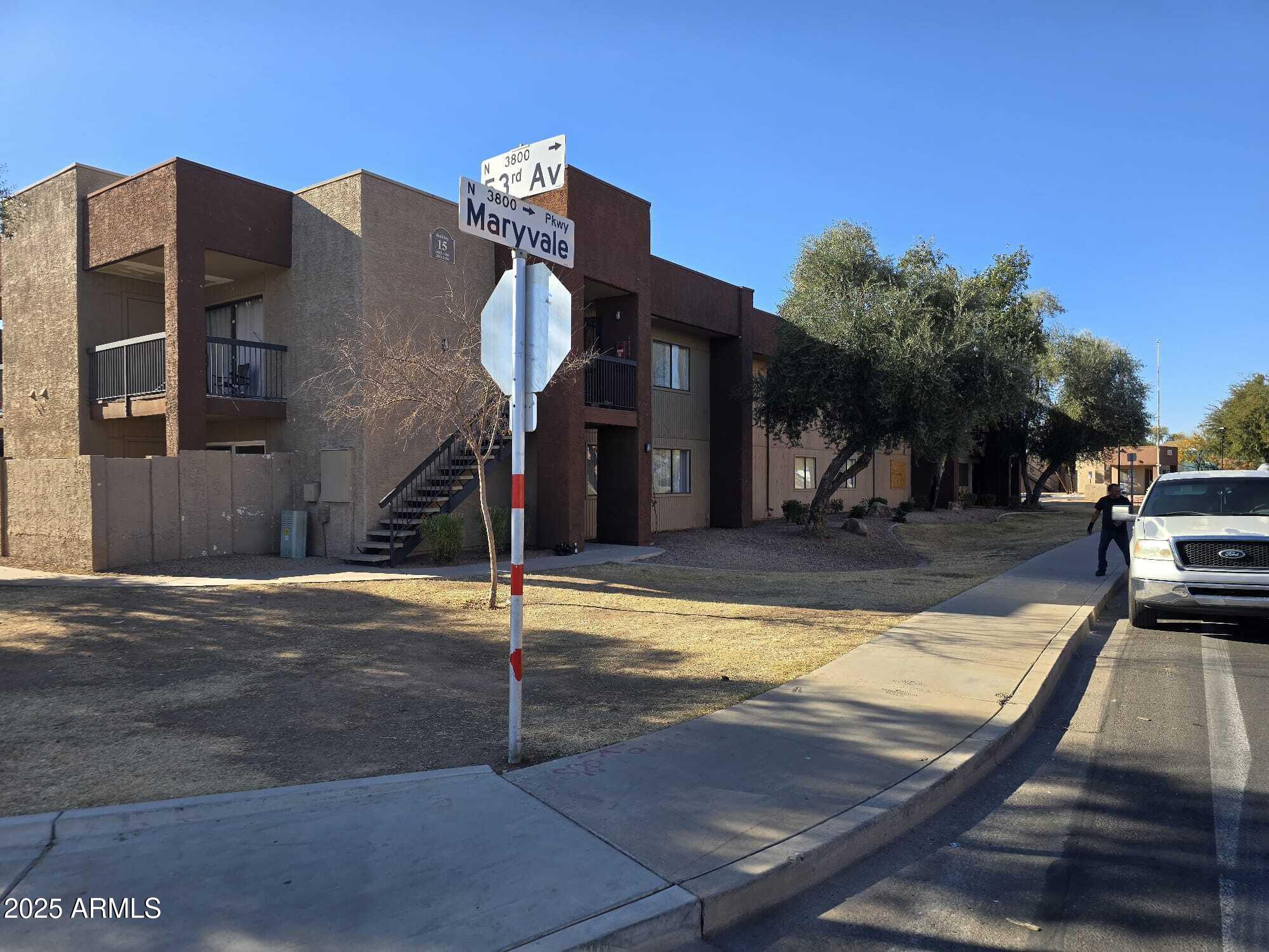 3810 N MARYVALE Parkway 1093
