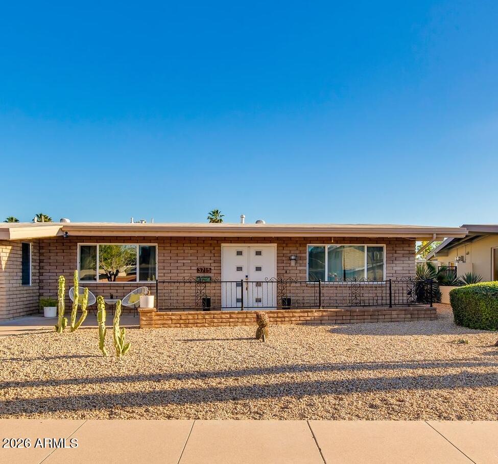 3715 E GLENROSA Avenue