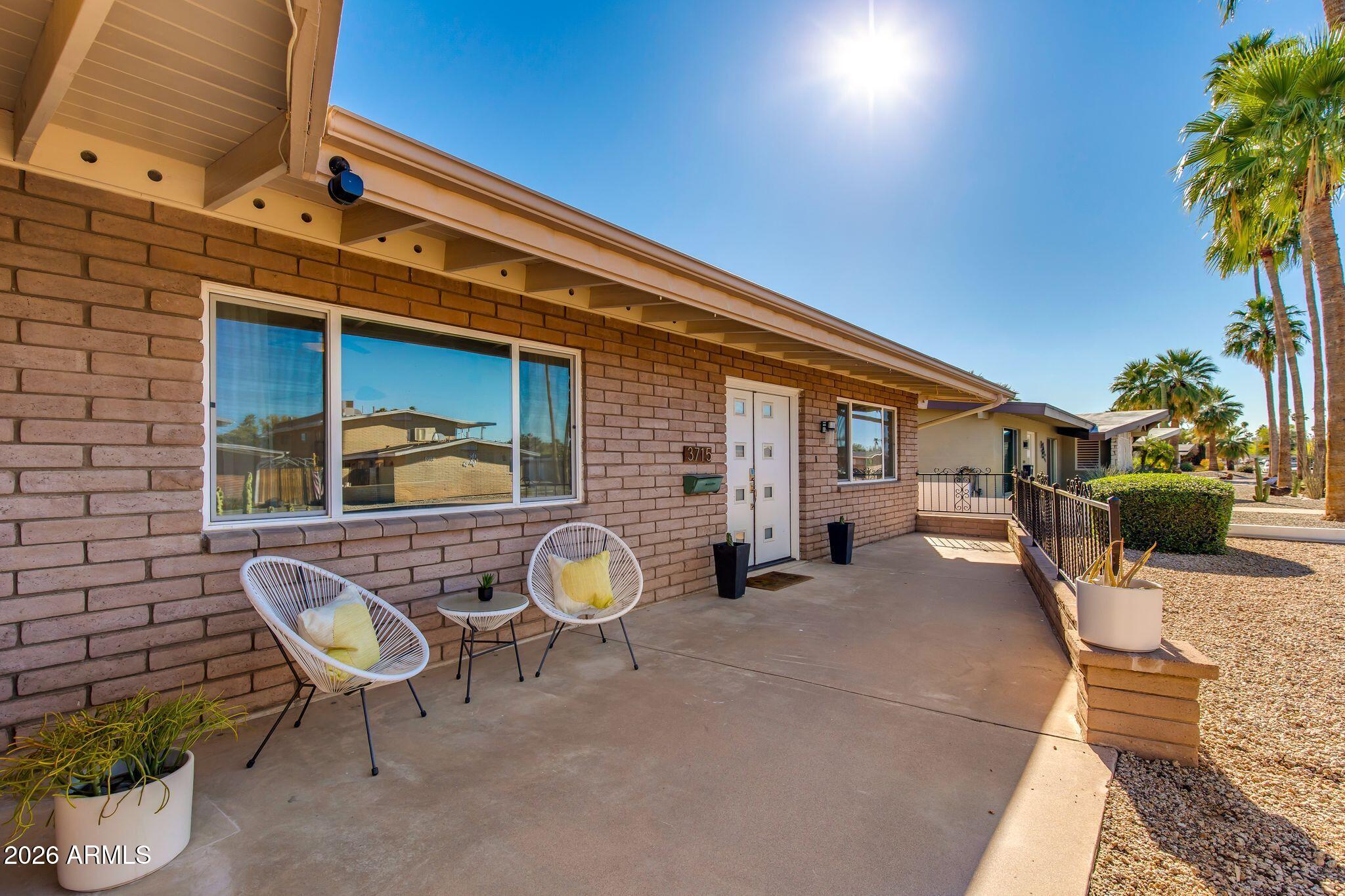 3715 E GLENROSA Avenue