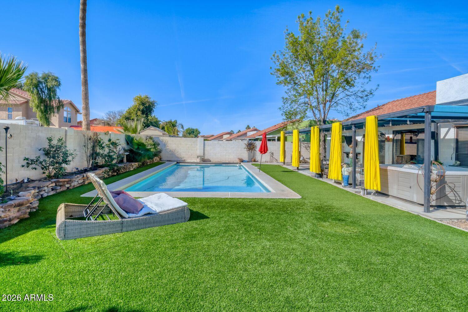 1619 E WHITTEN Street