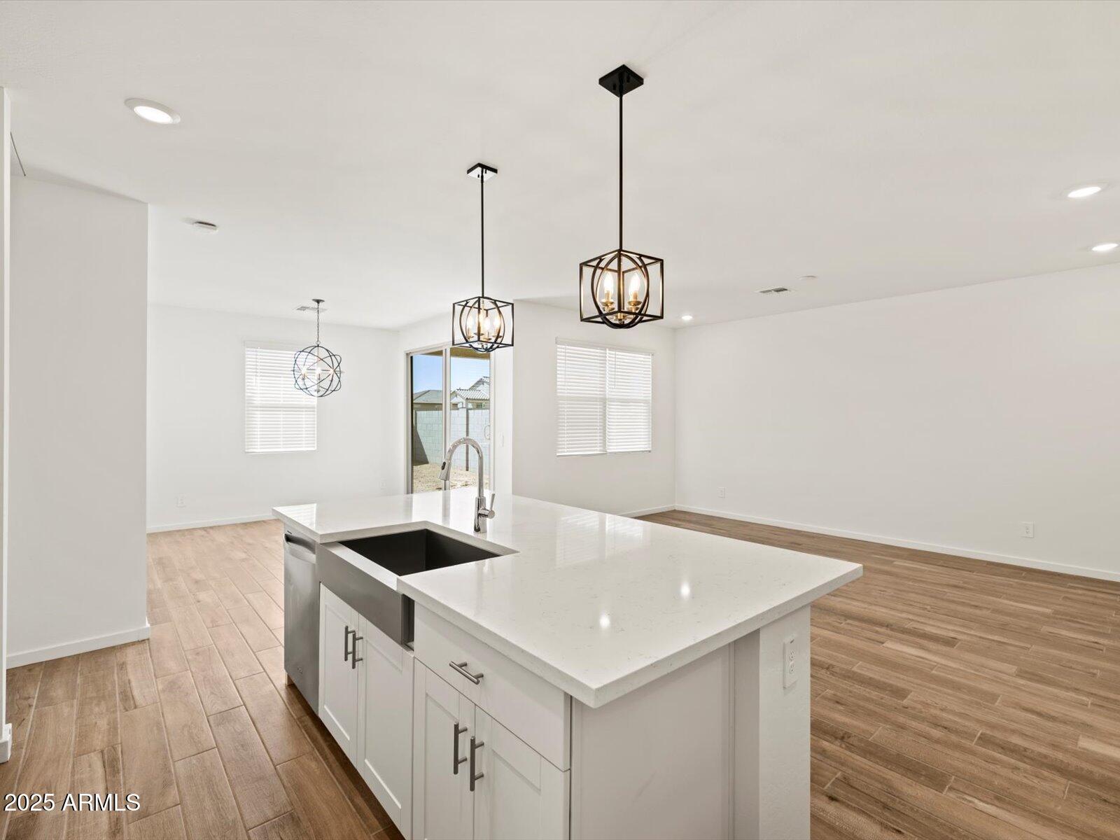 15966 W COTTONTAIL Lane