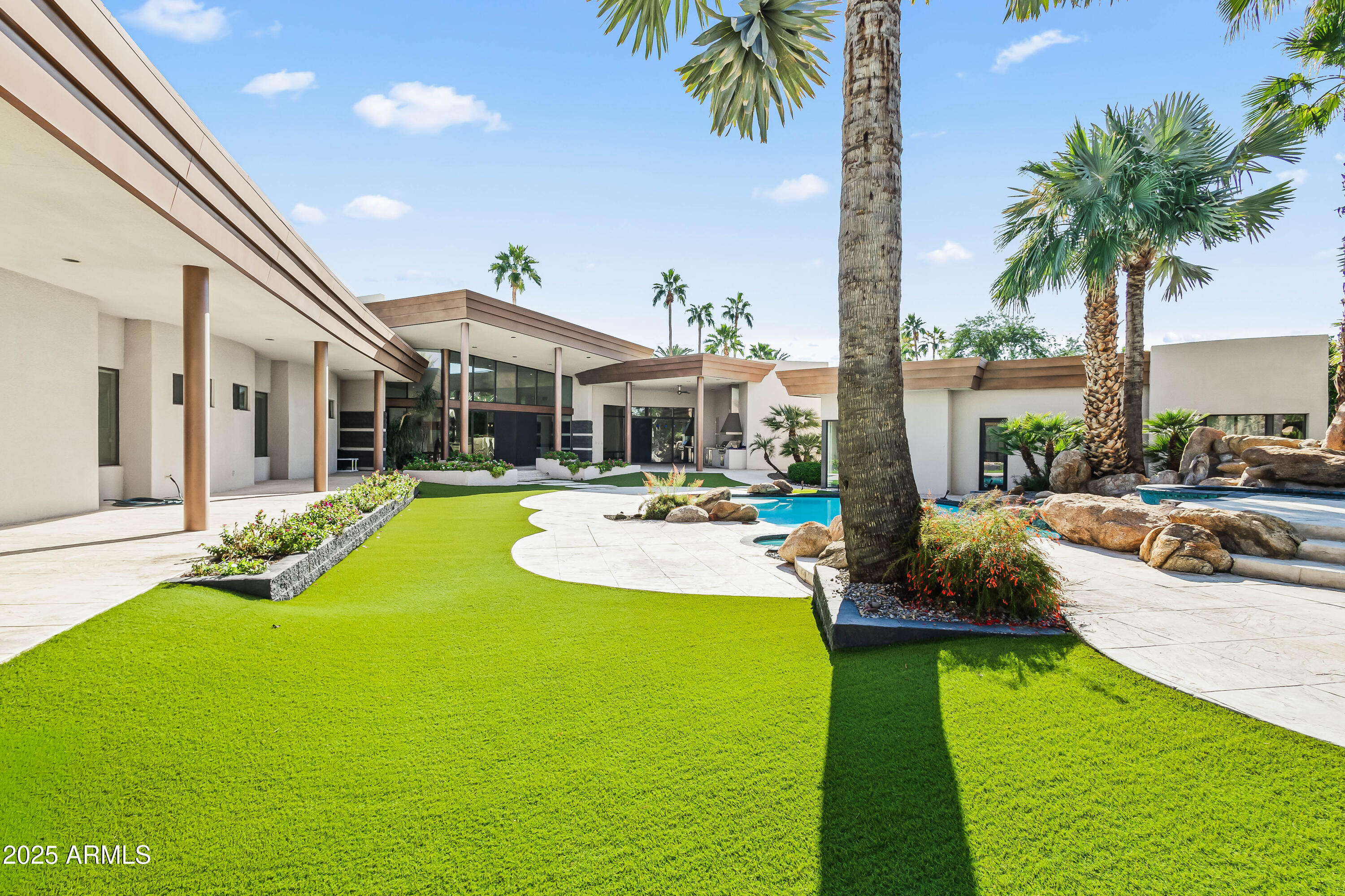 7140 E BLUEBIRD Lane