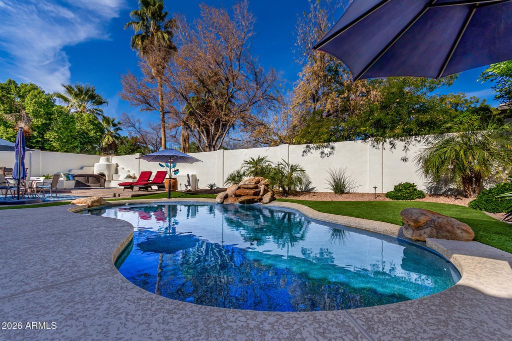 Photo of 350 W Vinedo Lane, Tempe, AZ 85284 (MLS # 6976090)