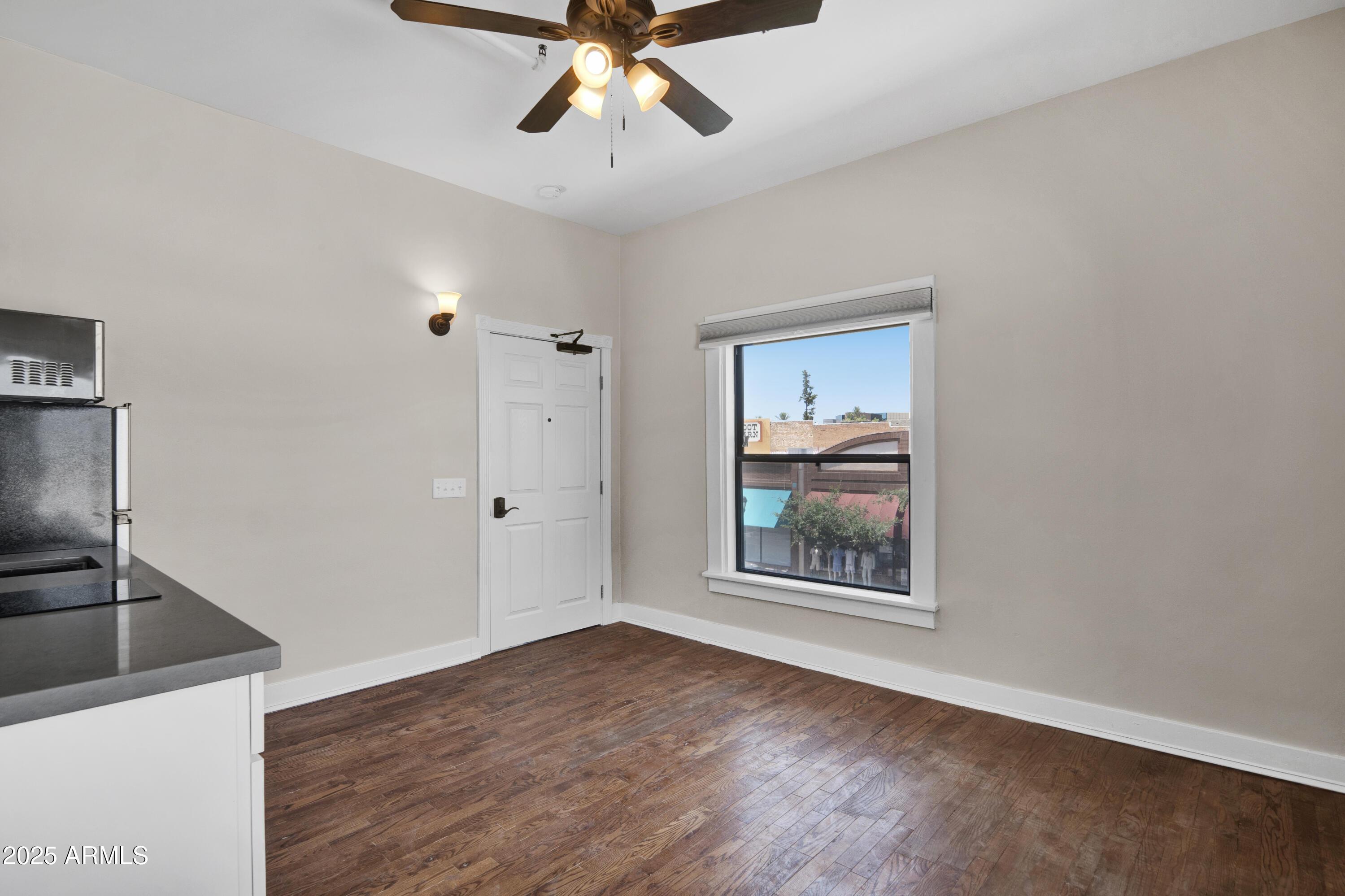 5753 W Glendale Avenue Apt 202