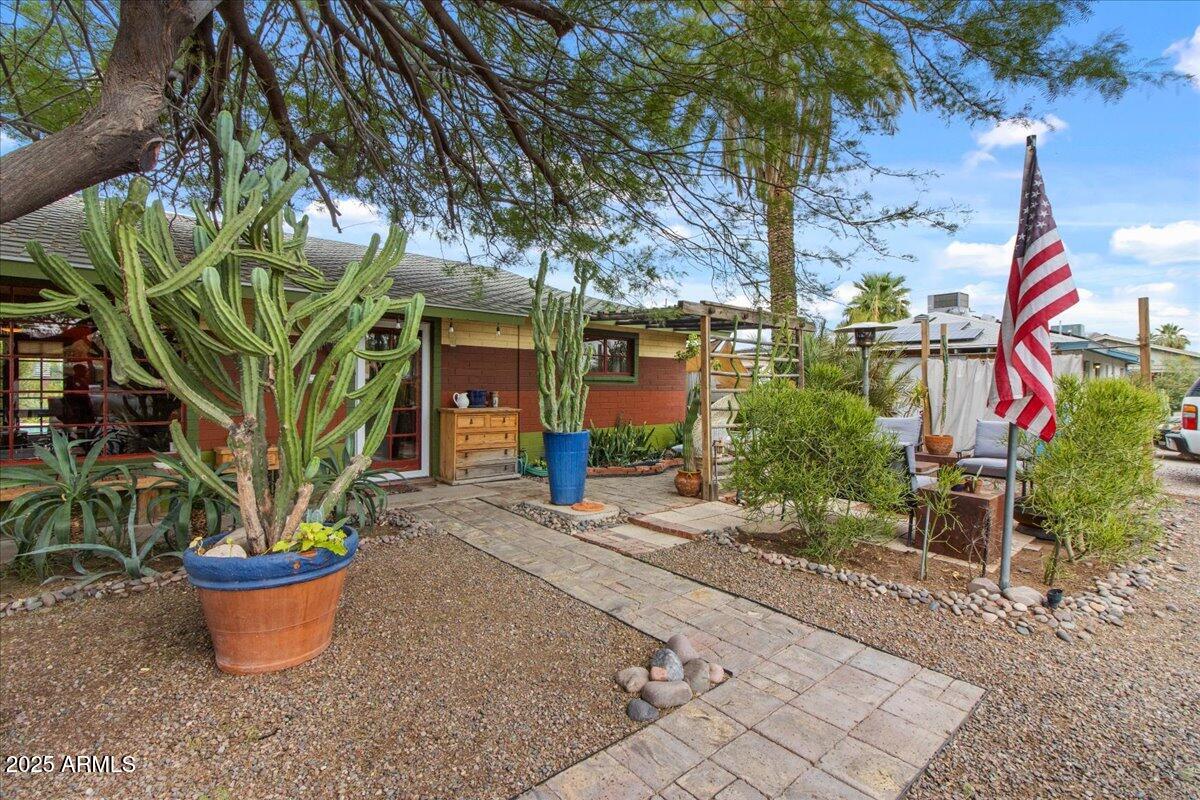 2327 W FLOWER Street