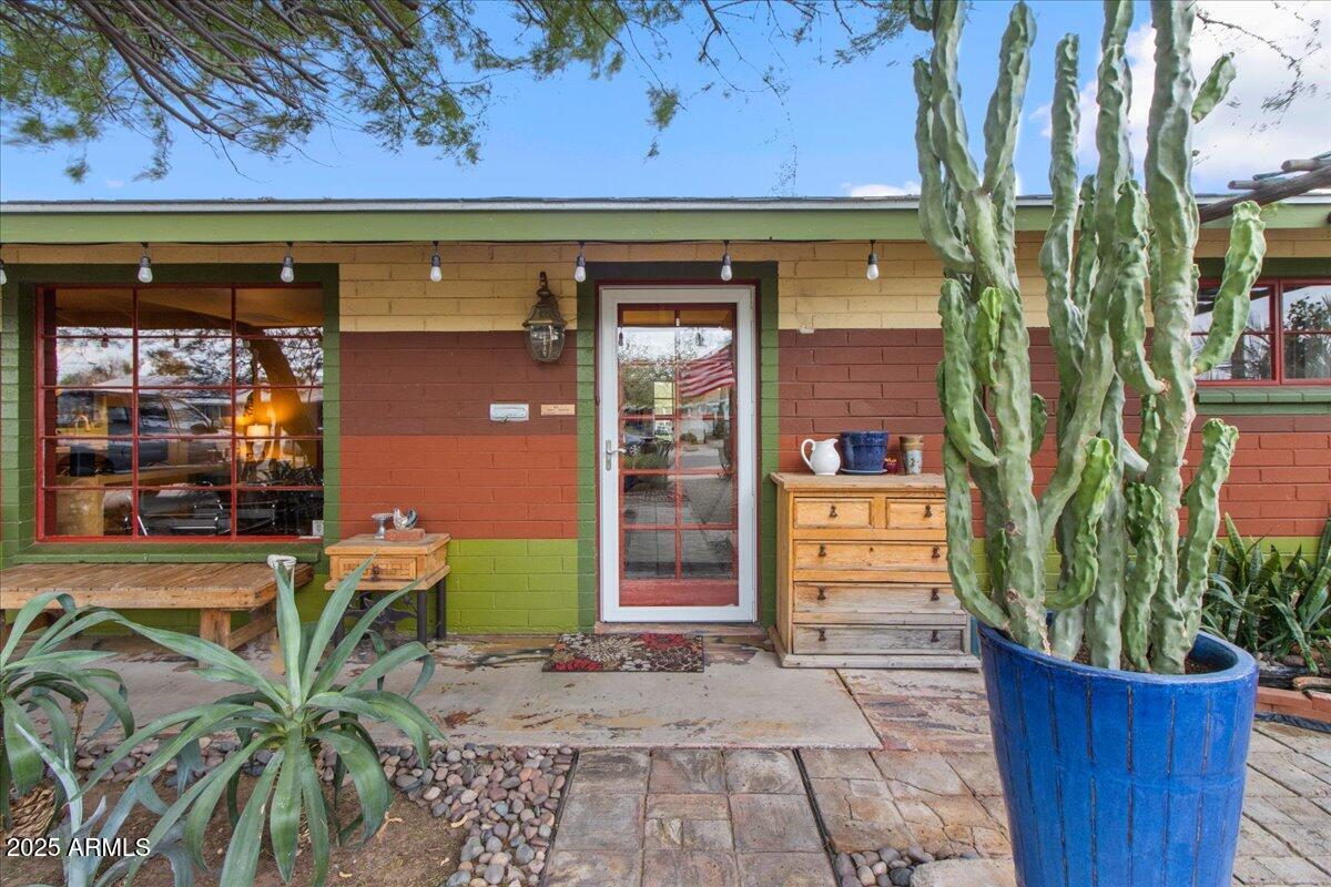 2327 W FLOWER Street