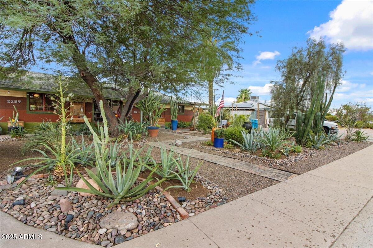 2327 W FLOWER Street