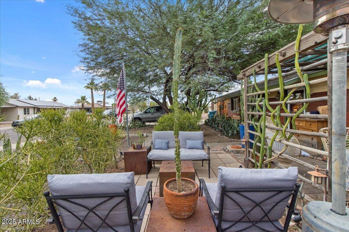 2327 W FLOWER Street
