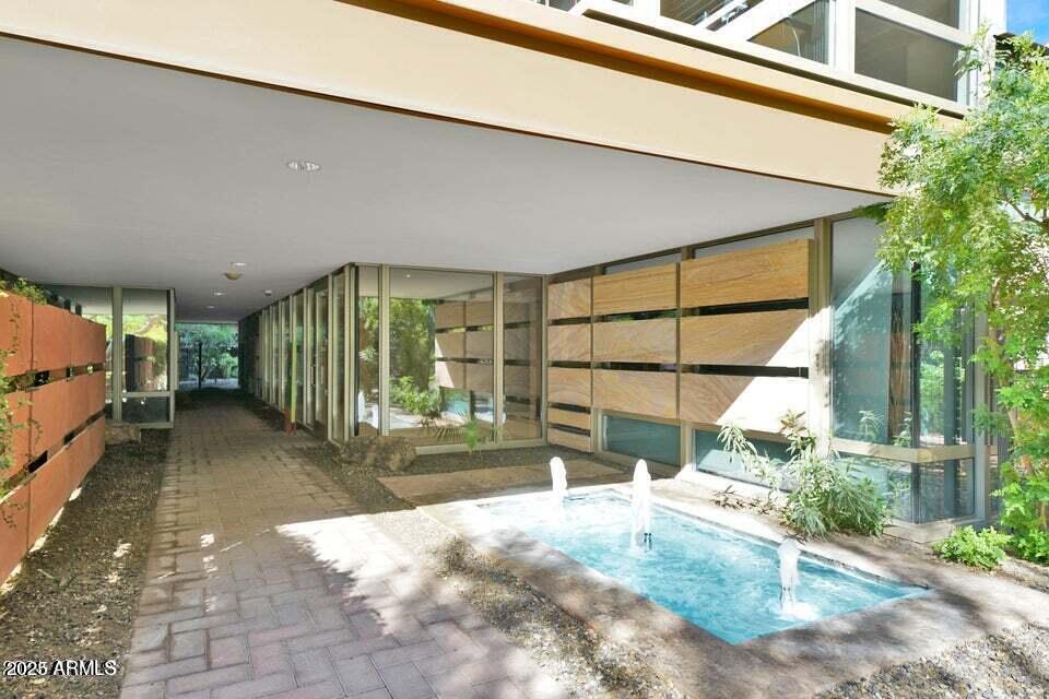 7121 E RANCHO VISTA Drive 2001
