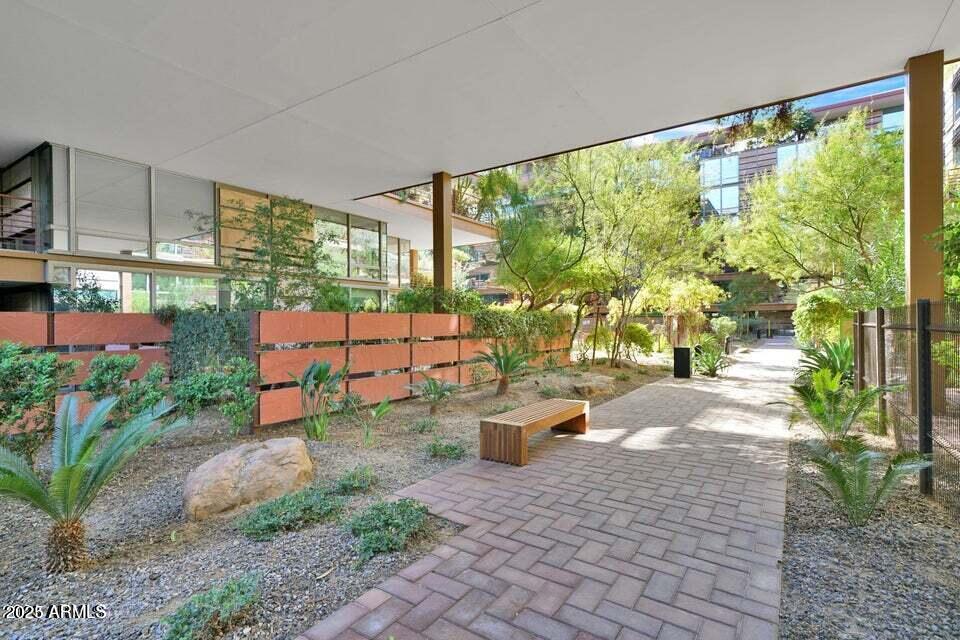7121 E RANCHO VISTA Drive 2001