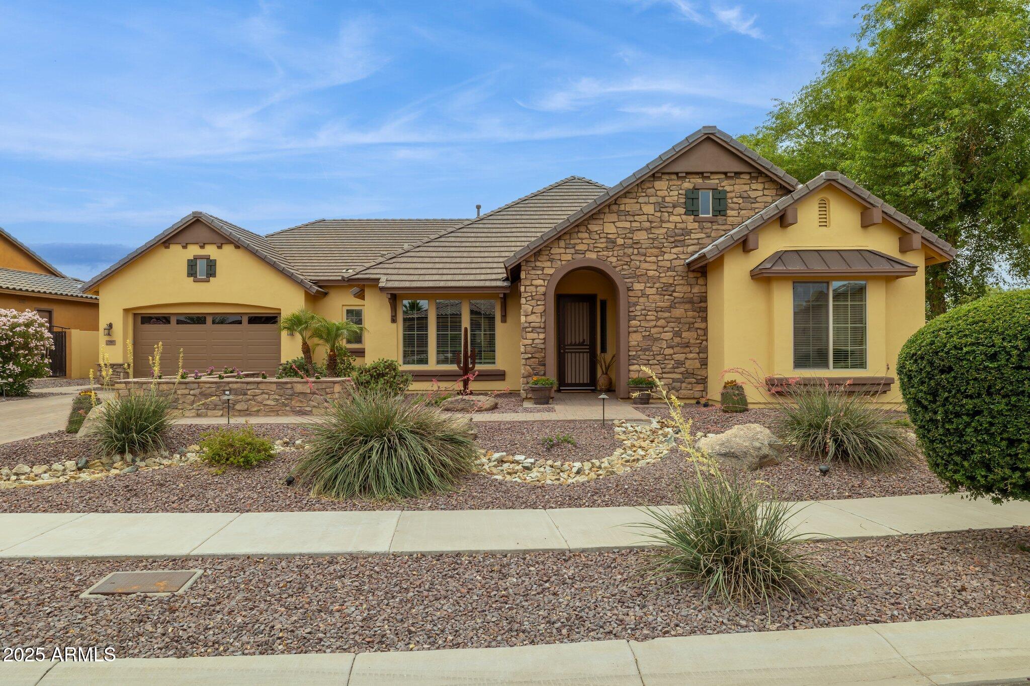 7587 W QUAIL Avenue