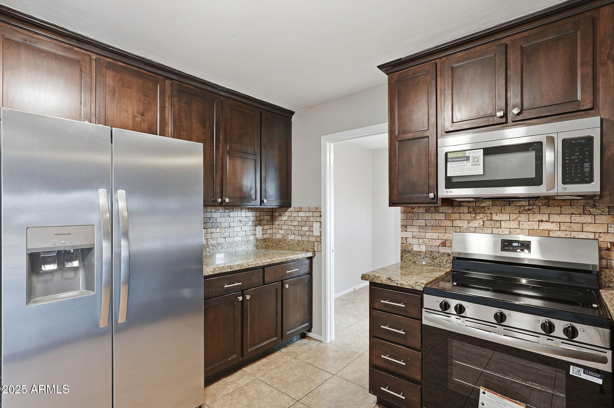 2125 E SWEETWATER Avenue