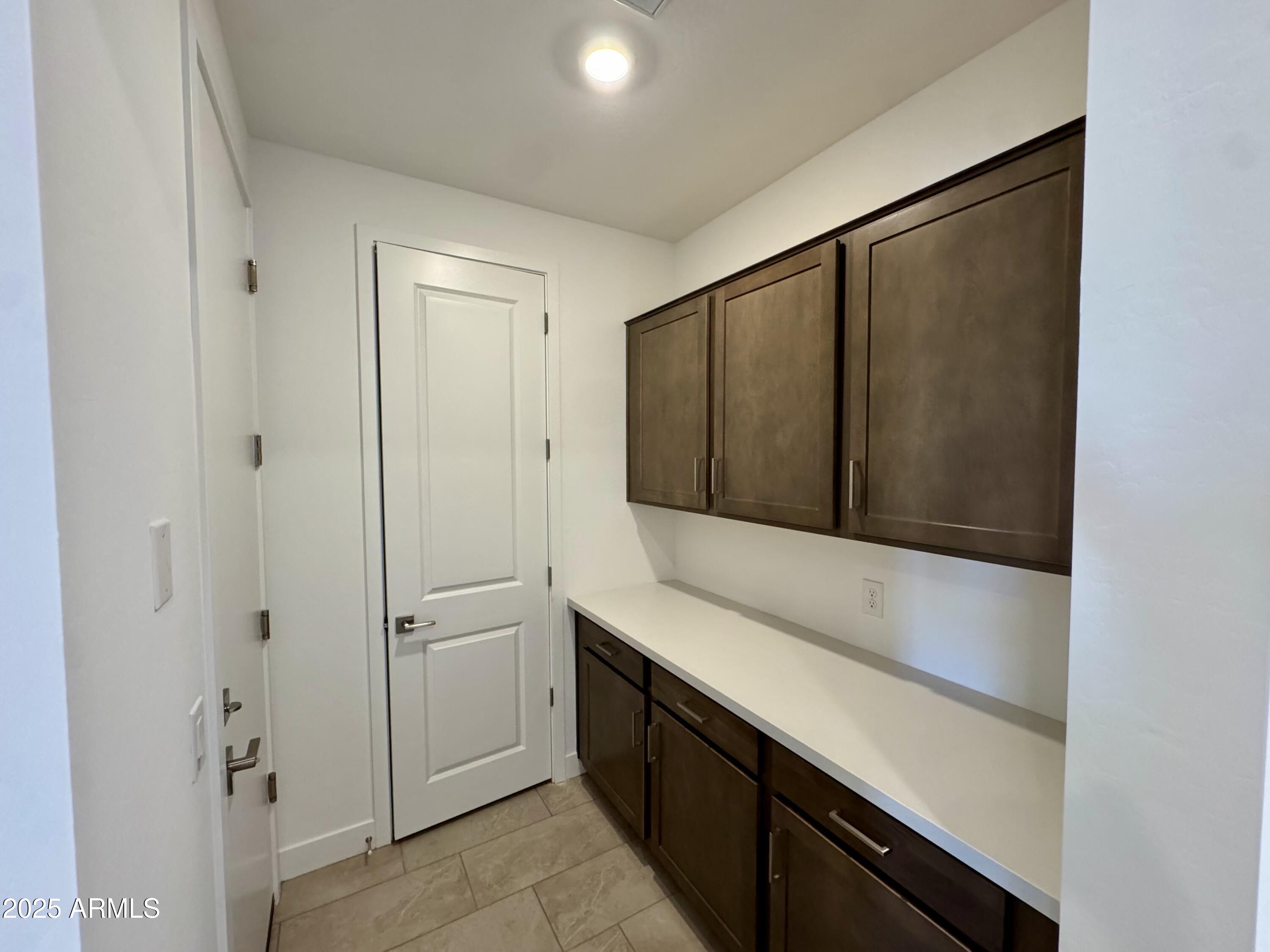 2893 E Mecklenburg Way