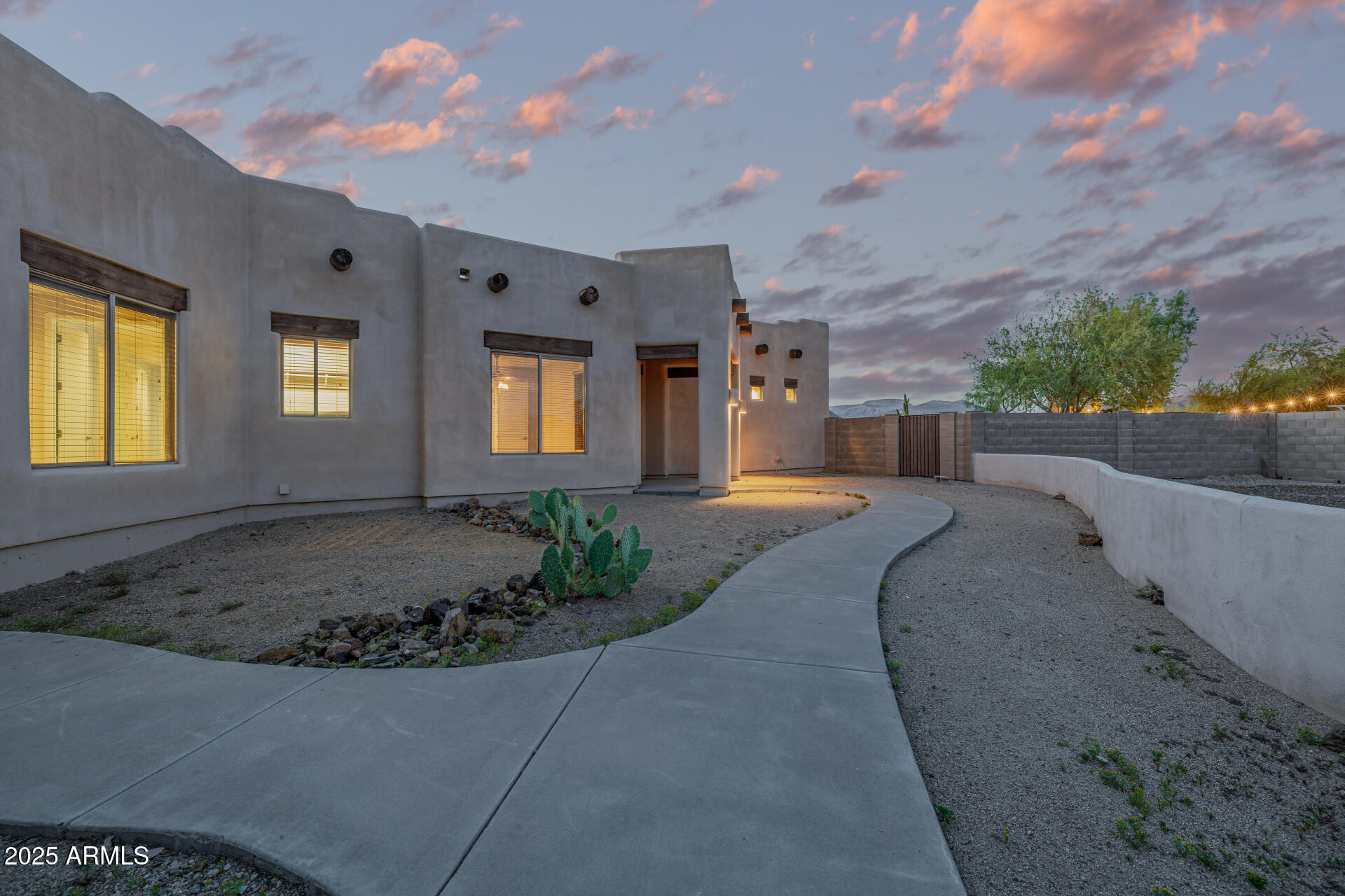 1916 E Primrose Path
