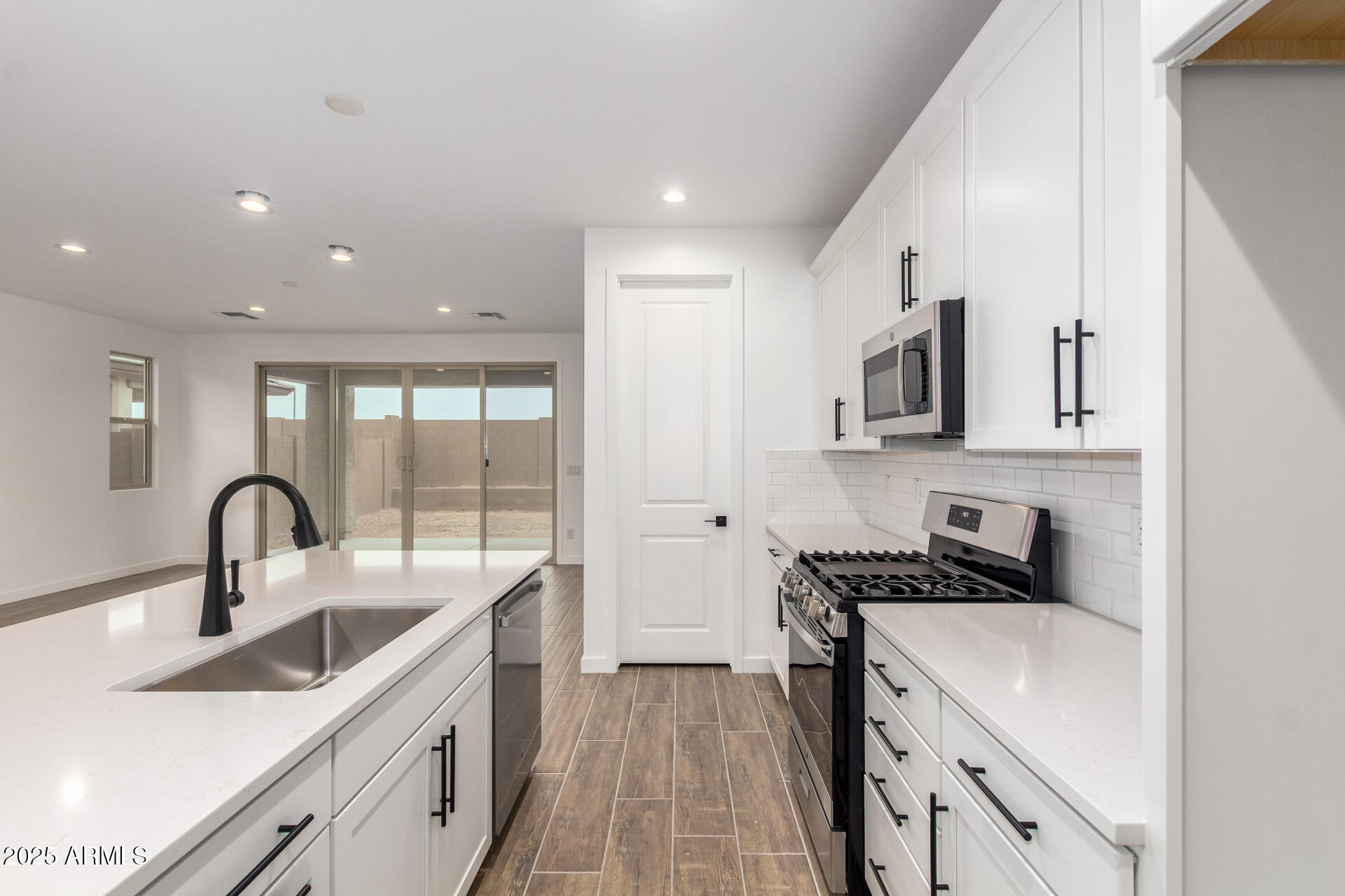 15814 W VOGEL Avenue