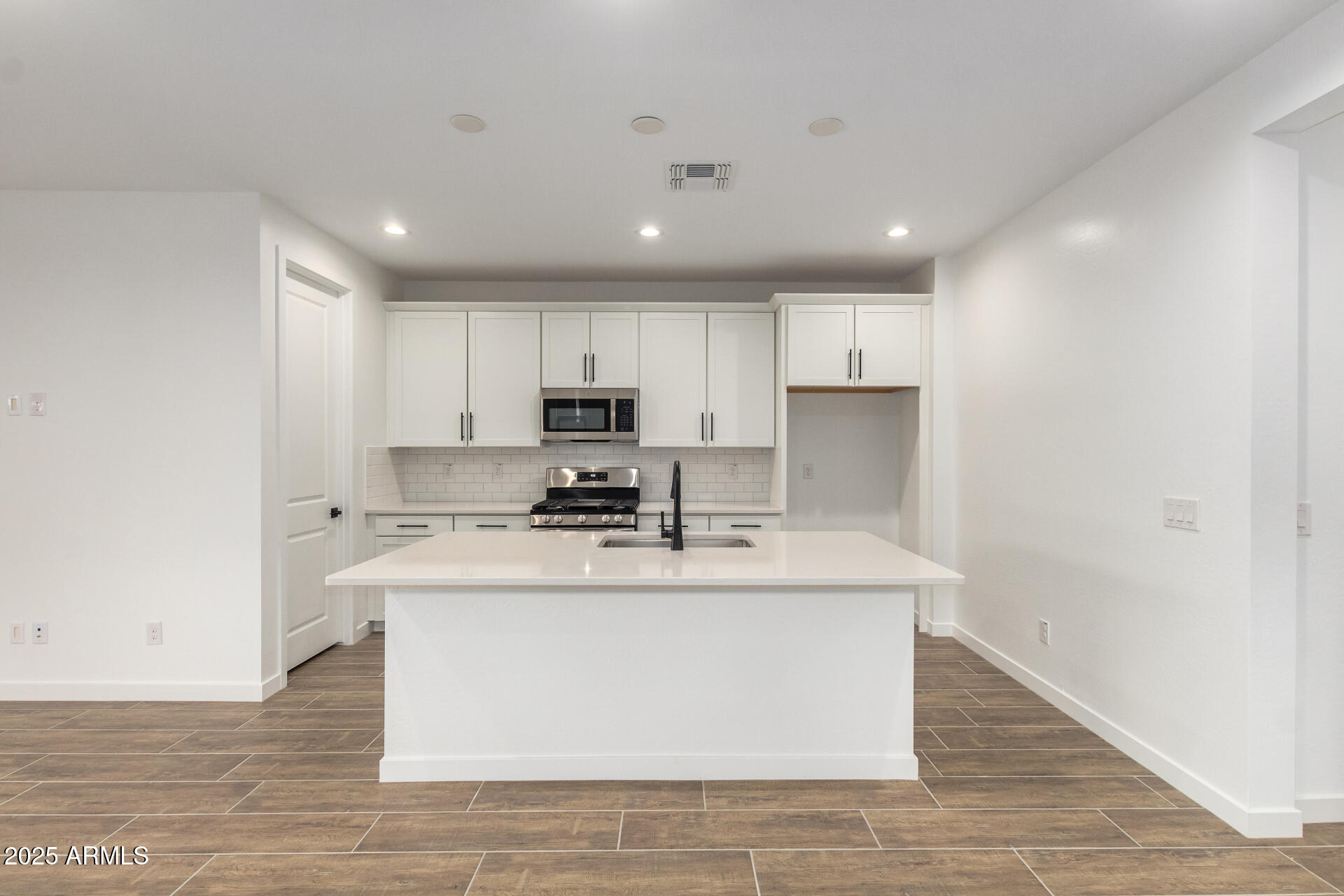 15814 W VOGEL Avenue