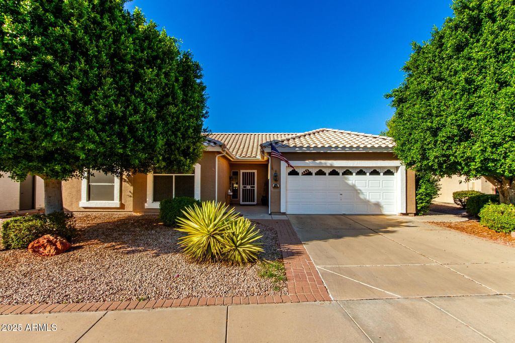 Photo of 564 W Candlewood Lane, Gilbert, AZ 85233 (MLS # 6927011)