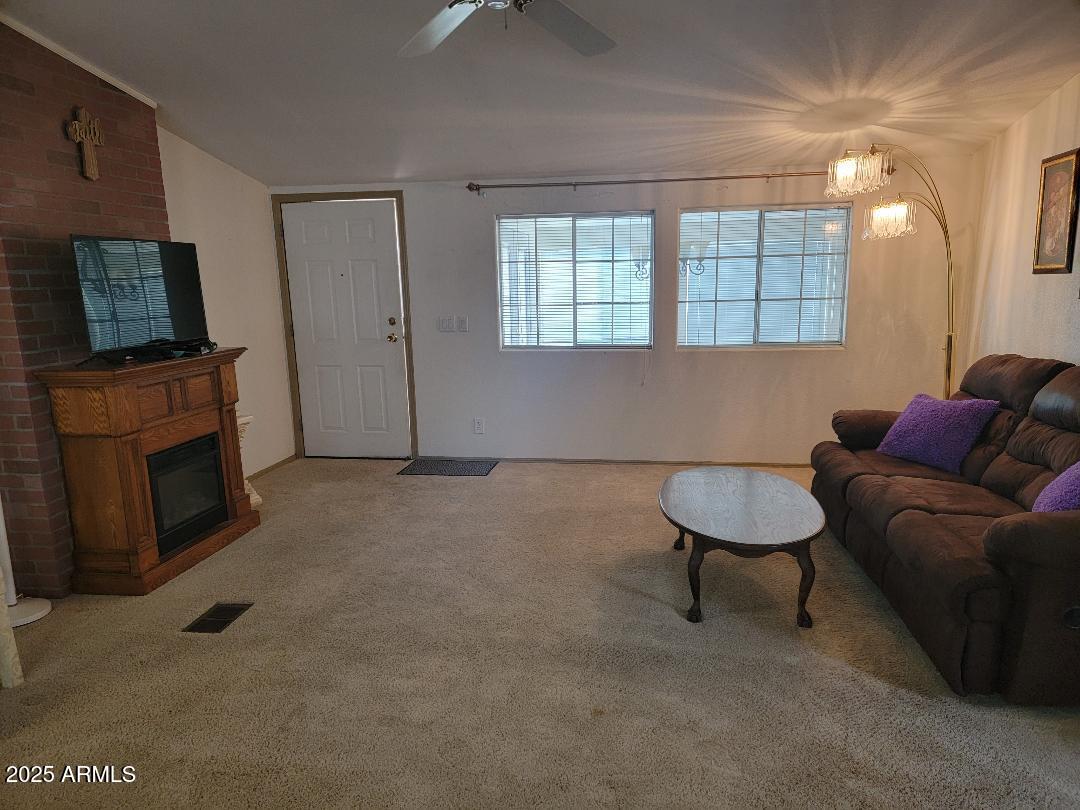 813 E PENNSYLVANIA Avenue