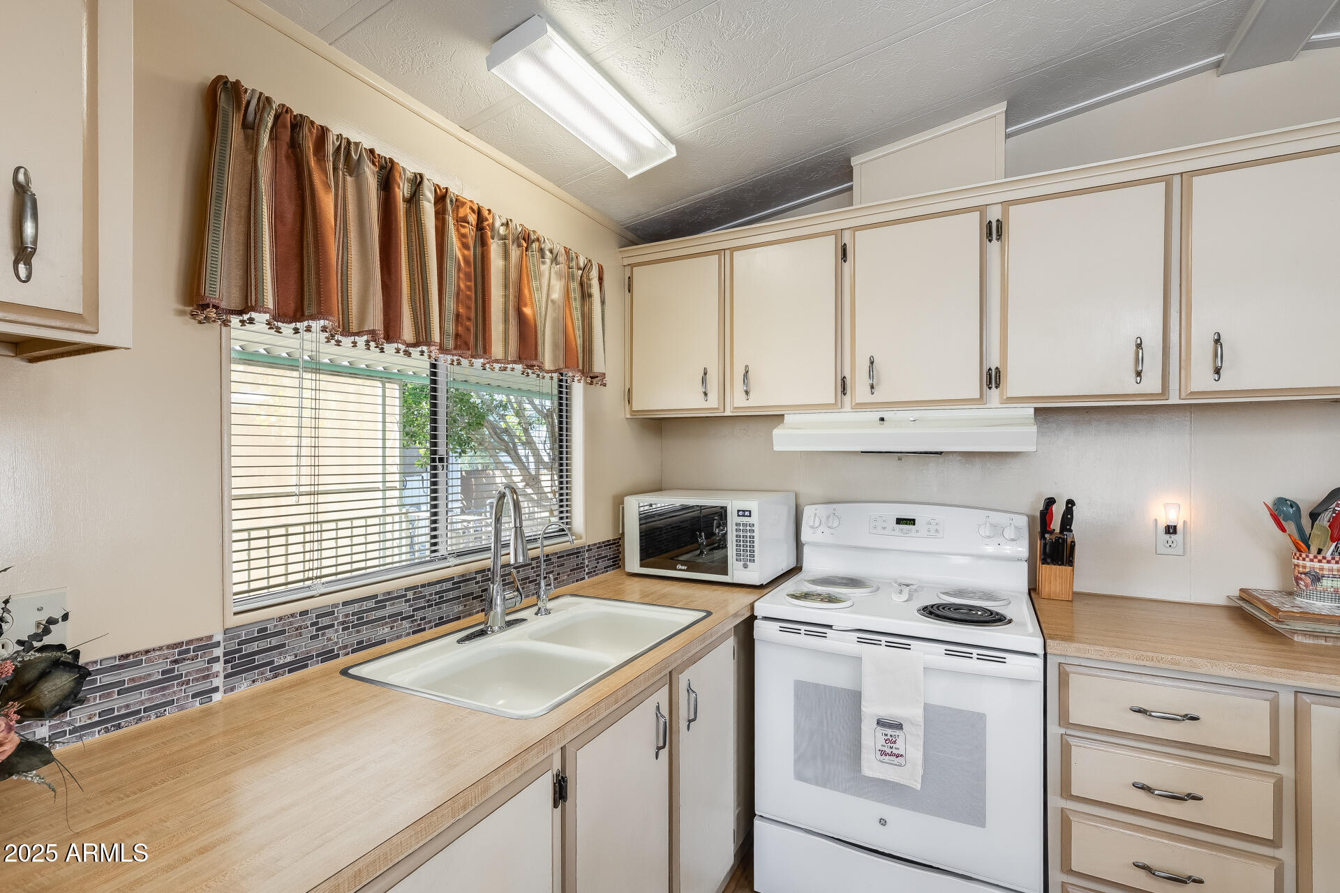 9427 E UNIVERSITY Drive 36