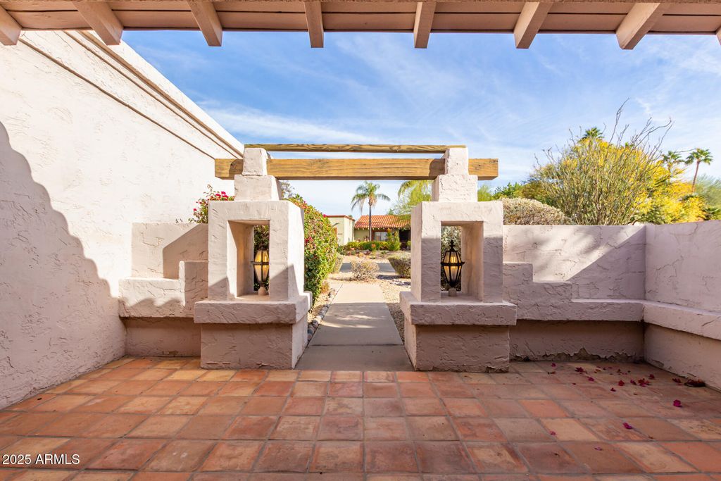 Photo of 8307 E Vista De Valle, Scottsdale, AZ 85255 (MLS # 6932239)