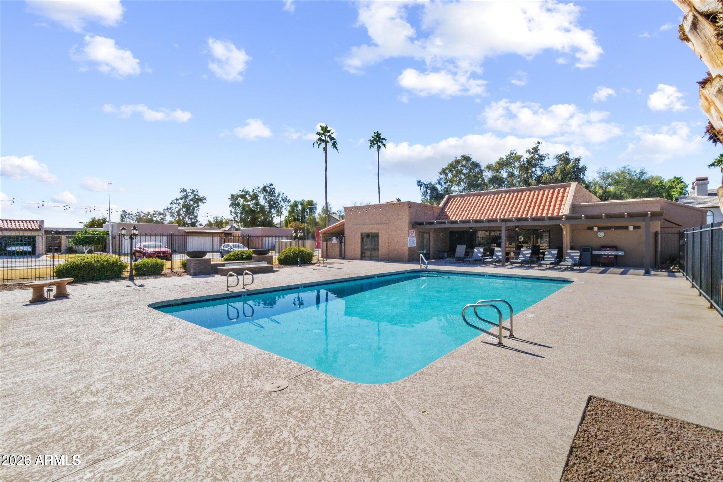 3345 E UNIVERSITY Drive 61