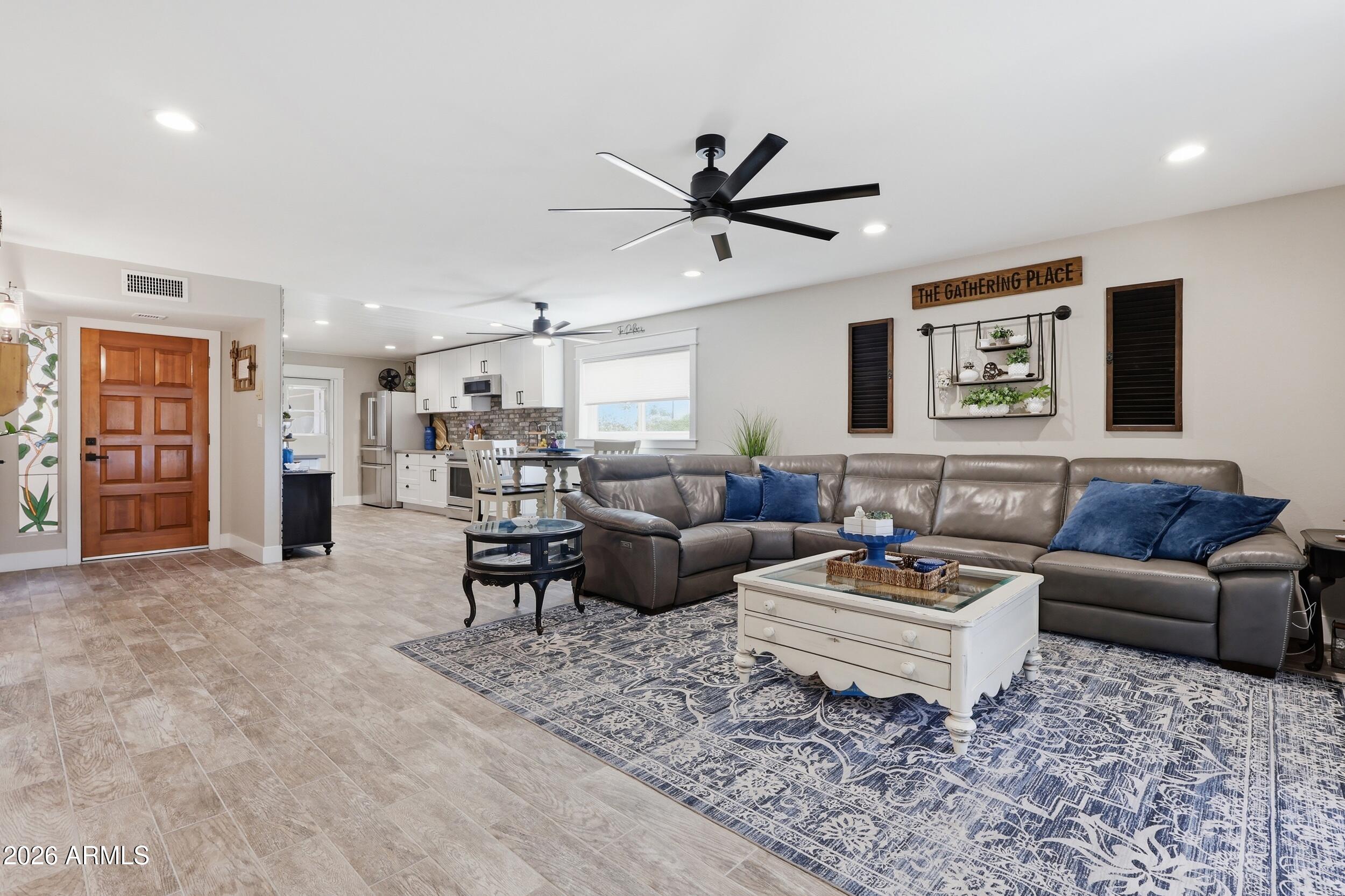 3345 E UNIVERSITY Drive 61